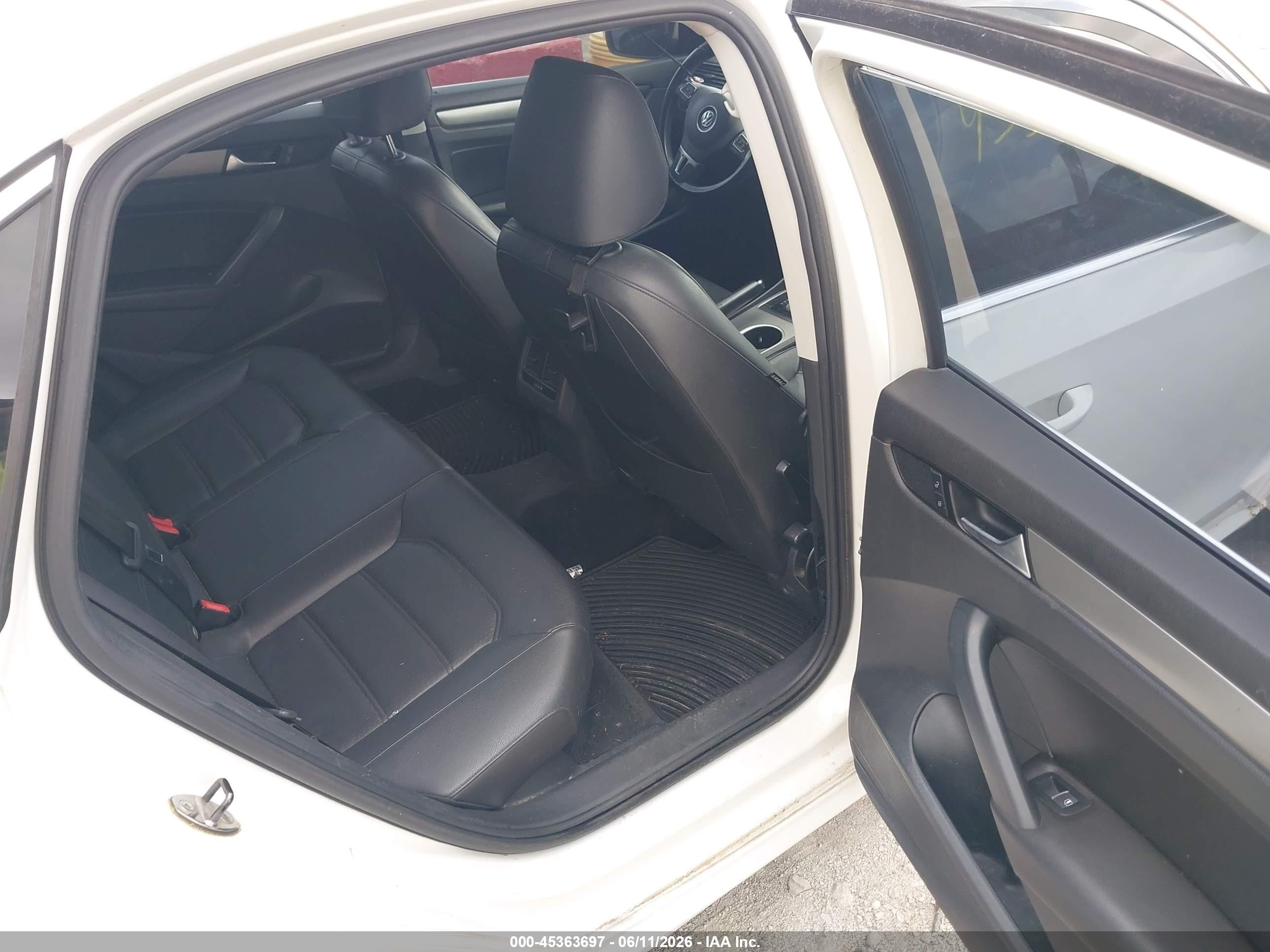2014 Volkswagen Passat 2.5l Se White vin: 1VWBP7A33EC015374