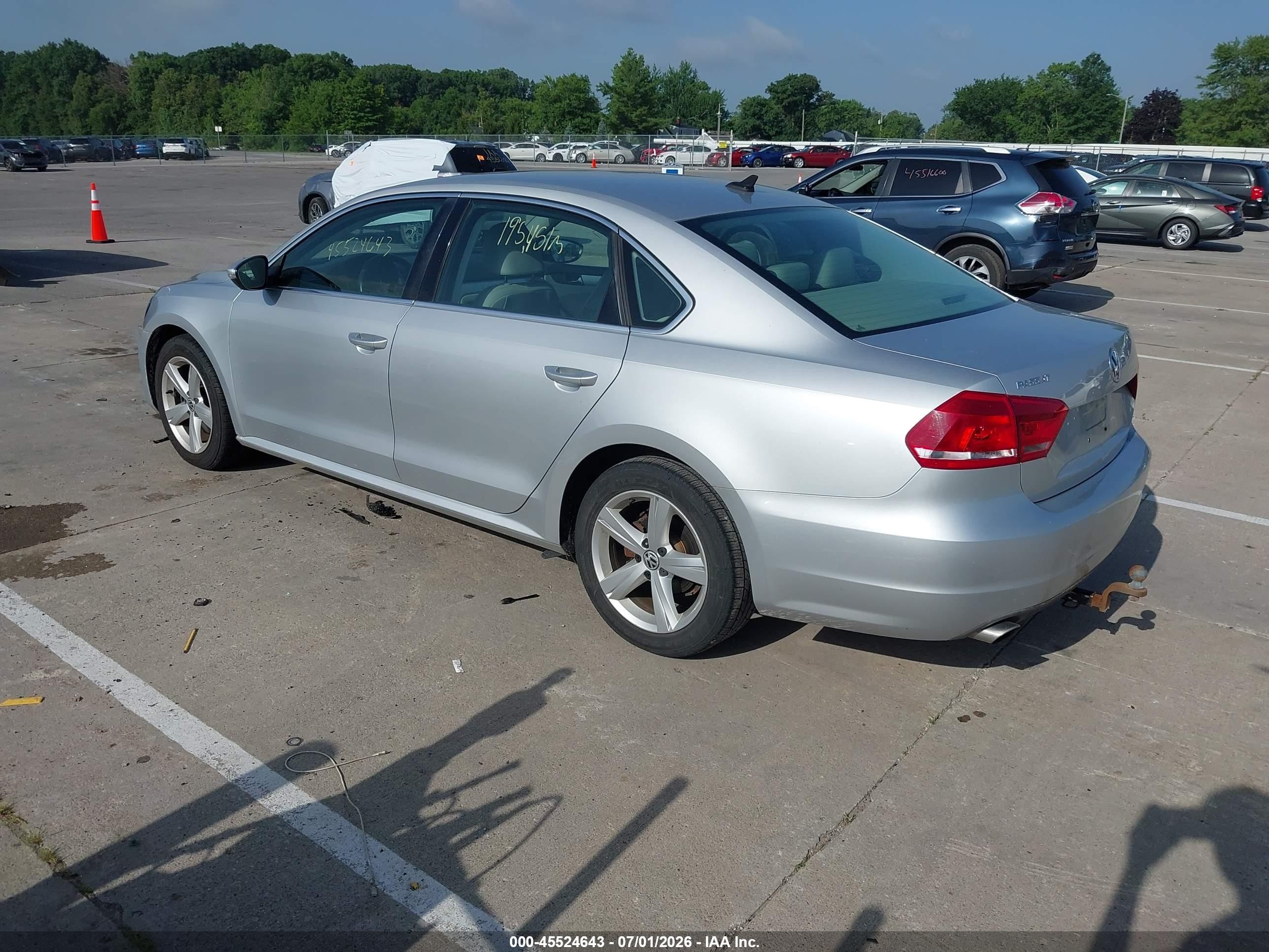 2012 Volkswagen Passat 2.5l Se Silver vin: 1VWBP7A34CC010102