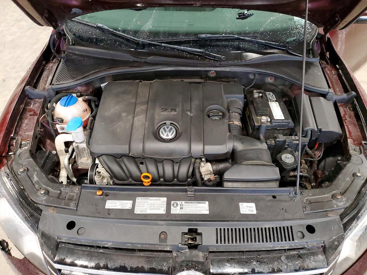 2012 Volkswagen Passat Maroon vin: 1VWBP7A34CC020192