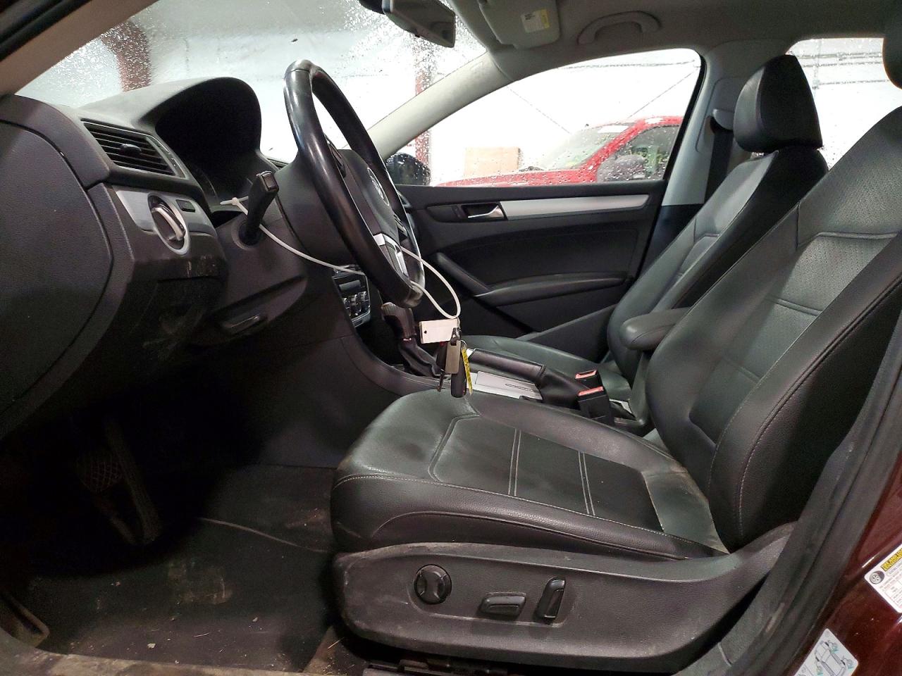 2012 Volkswagen Passat Maroon vin: 1VWBP7A34CC020192