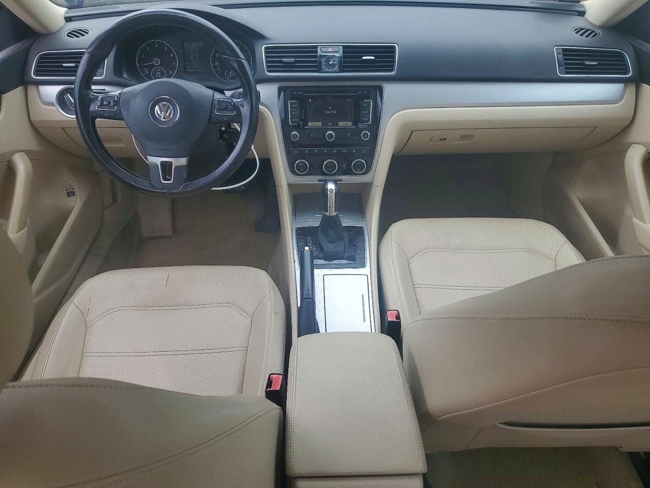 2012 Volkswagen Passat Se Red vin: 1VWBP7A34CC030589