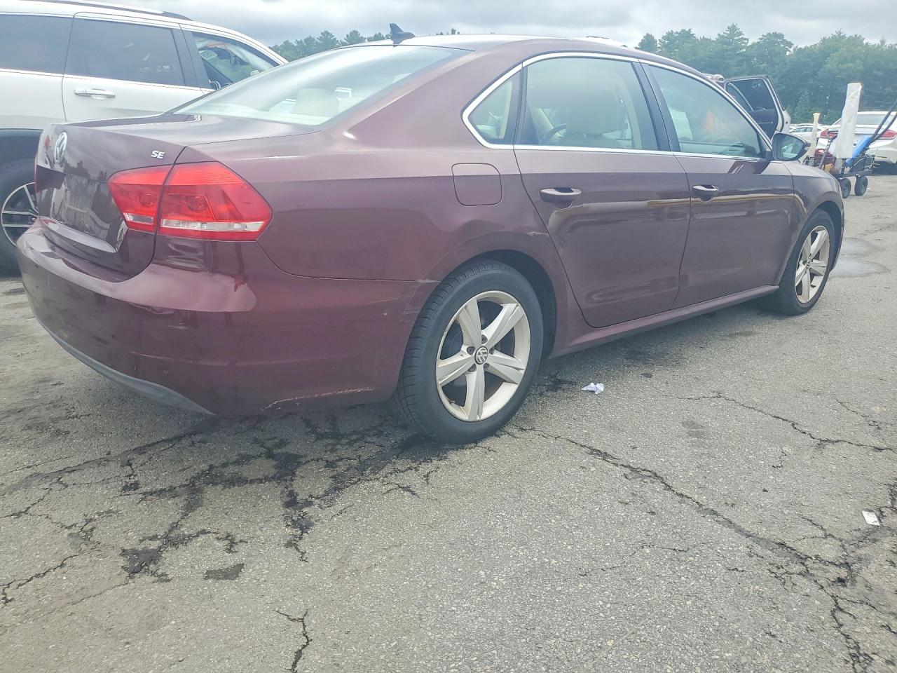 2012 Volkswagen Passat Se Red vin: 1VWBP7A34CC030589