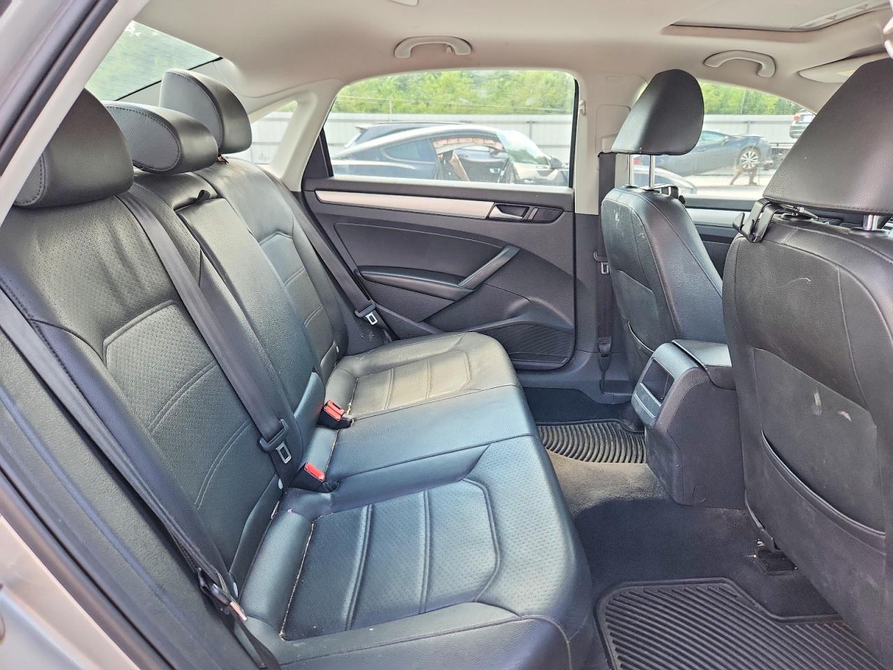2012 Volkswagen Passat Se Silver vin: 1VWBP7A34CC074902