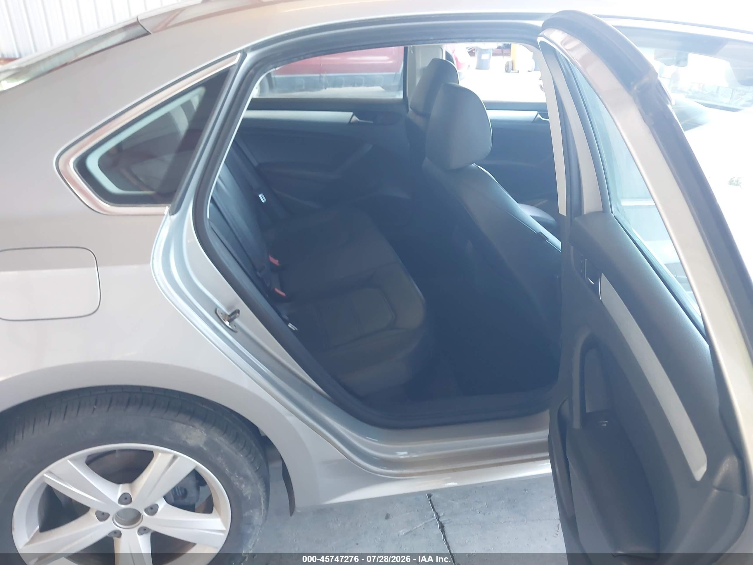 2012 Volkswagen Passat 2.5l Se Silver vin: 1VWBP7A34CC098603