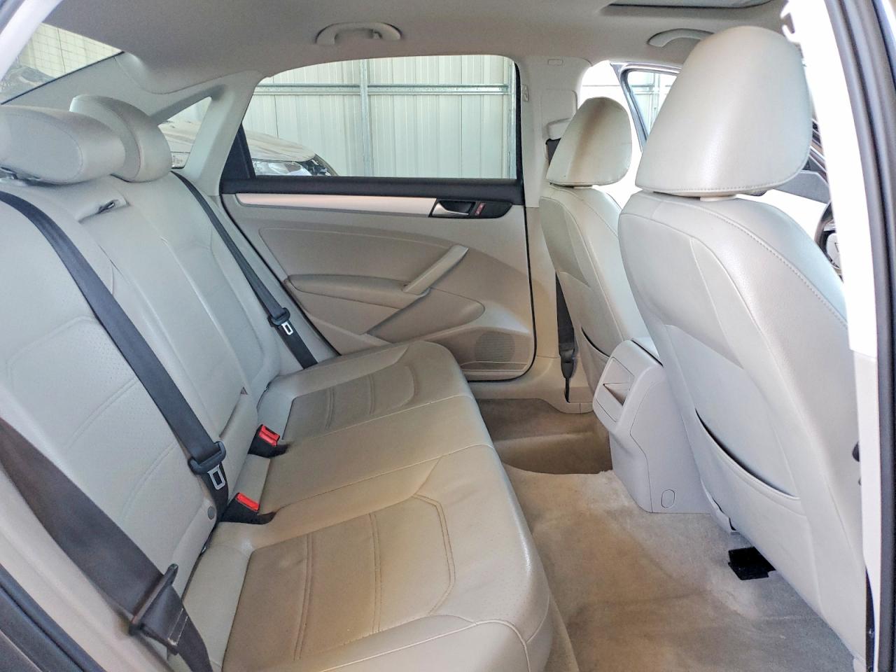 2012 Volkswagen Passat Se Silver vin: 1VWBP7A34CC105310