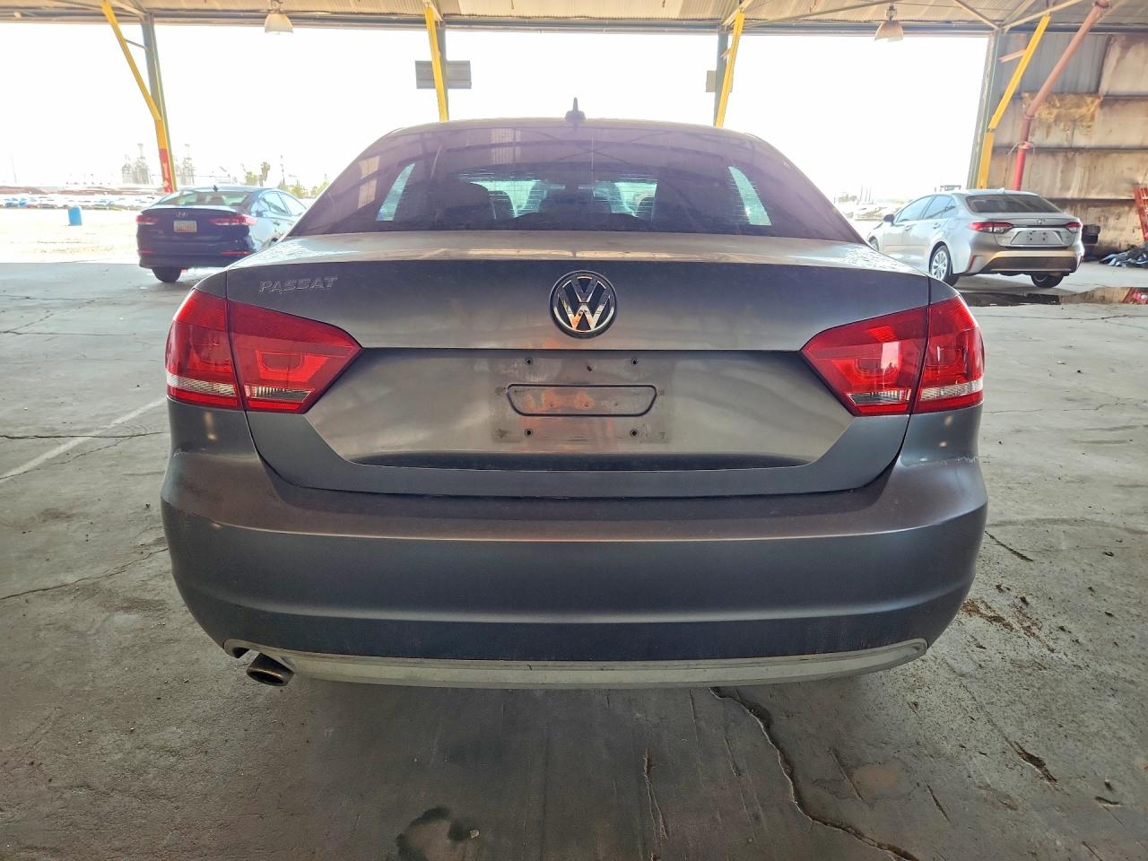 2013 Volkswagen Passat Se Gray vin: 1VWBP7A34DC009730