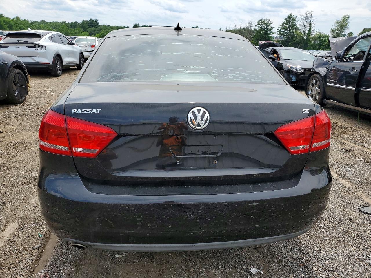 2013 Volkswagen Passat Se Black vin: 1VWBP7A34DC057986