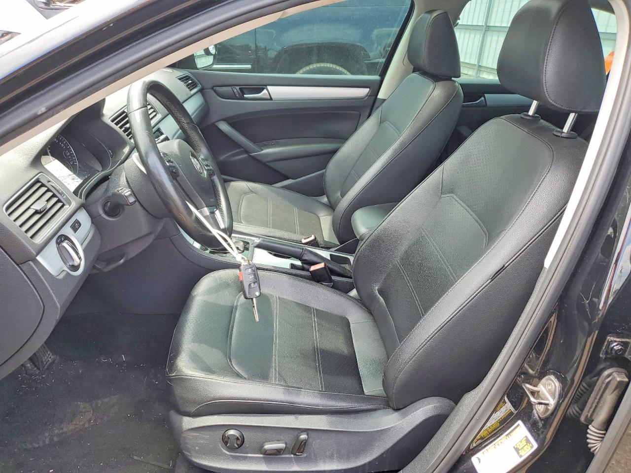2013 Volkswagen Passat Se Black vin: 1VWBP7A34DC057986