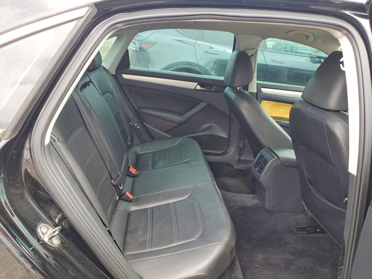 2013 Volkswagen Passat Se Black vin: 1VWBP7A34DC057986