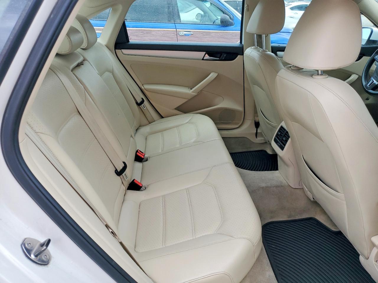 2013 Volkswagen Passat Se White vin: 1VWBP7A34DC090079