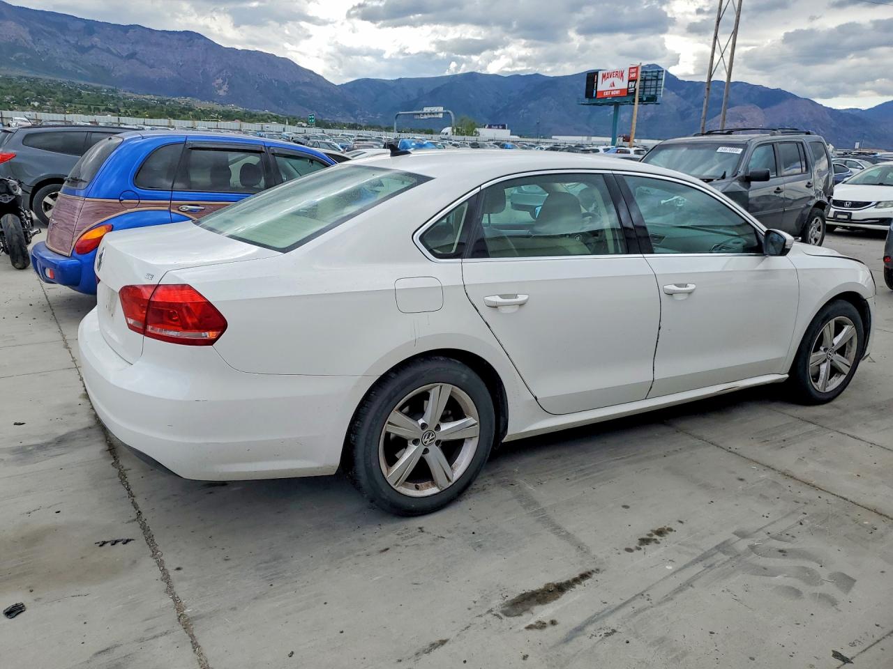 2013 Volkswagen Passat Se White vin: 1VWBP7A34DC090079