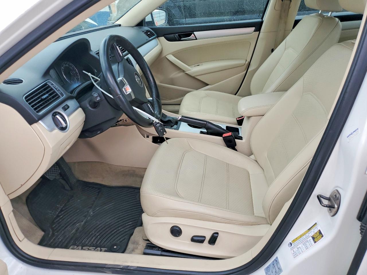 2013 Volkswagen Passat Se White vin: 1VWBP7A34DC090079