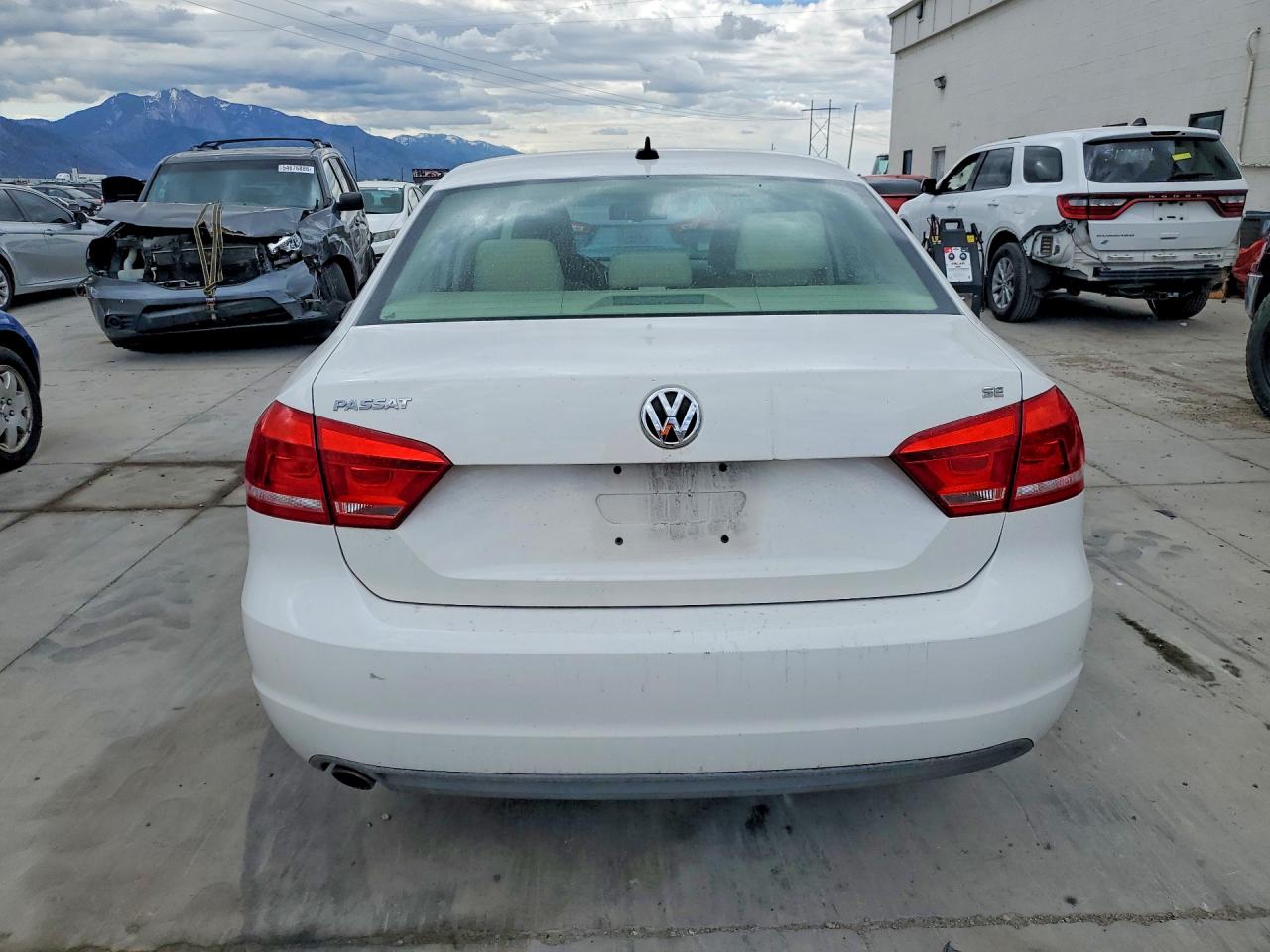2013 Volkswagen Passat Se White vin: 1VWBP7A34DC090079