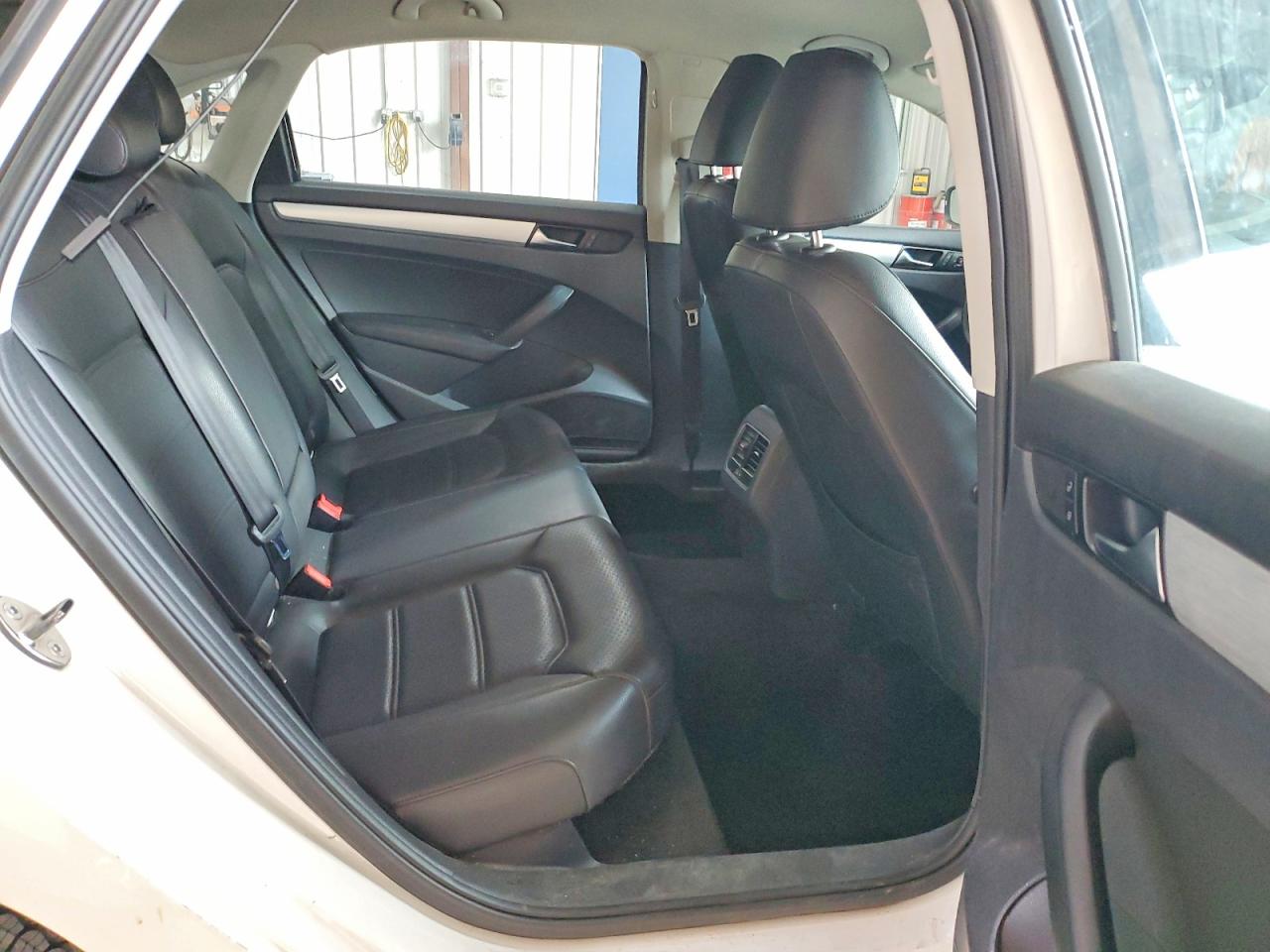 2013 Volkswagen Passat Se White vin: 1VWBP7A34DC092043
