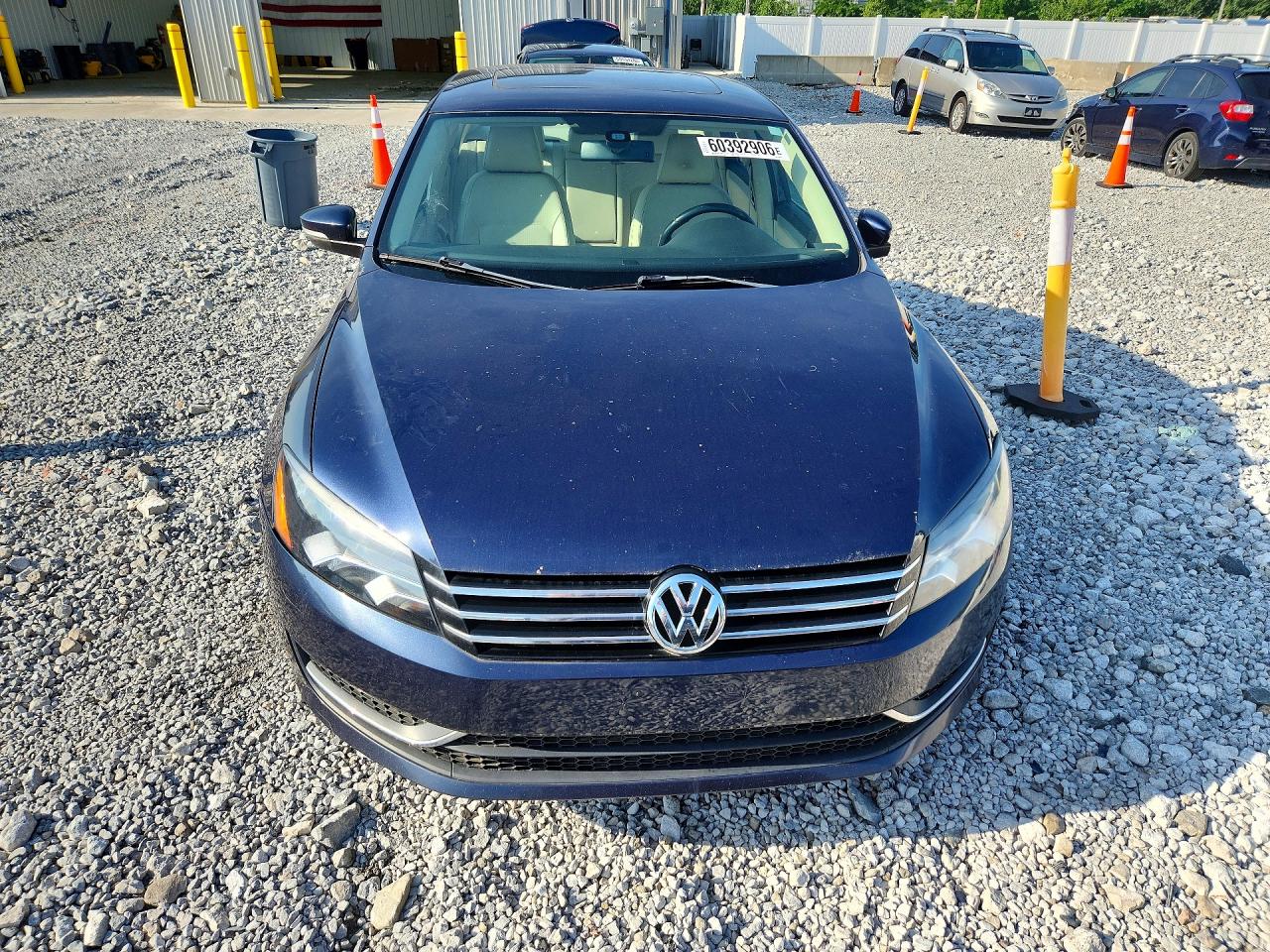 2013 Volkswagen Passat Se Blue vin: 1VWBP7A34DC094181