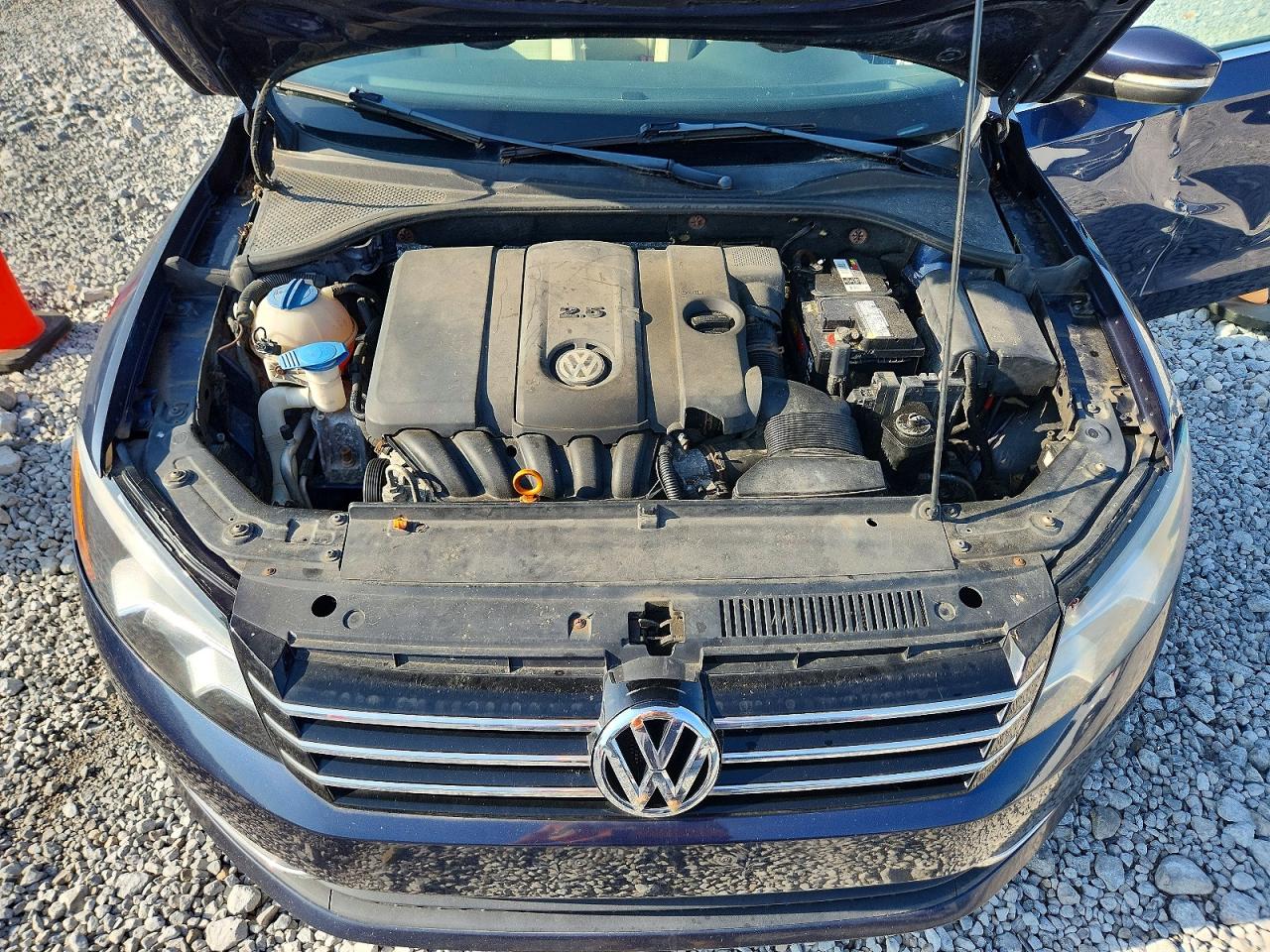 2013 Volkswagen Passat Se Blue vin: 1VWBP7A34DC094181