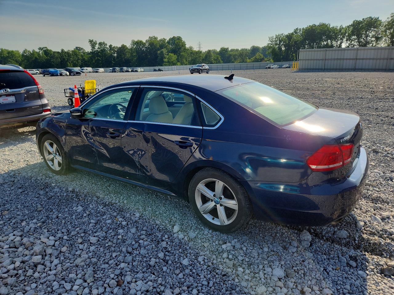 2013 Volkswagen Passat Se Blue vin: 1VWBP7A34DC094181
