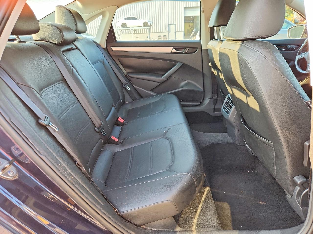 2013 Volkswagen Passat Se Blue vin: 1VWBP7A34DC099073