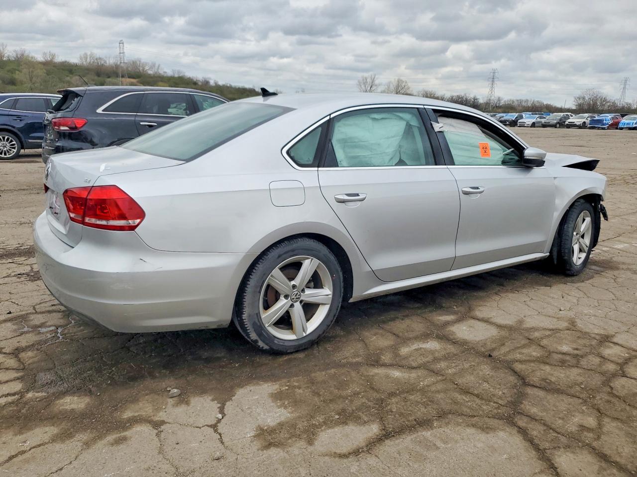 2013 Volkswagen Passat Se Серебряный vin: 1VWBP7A34DC133514