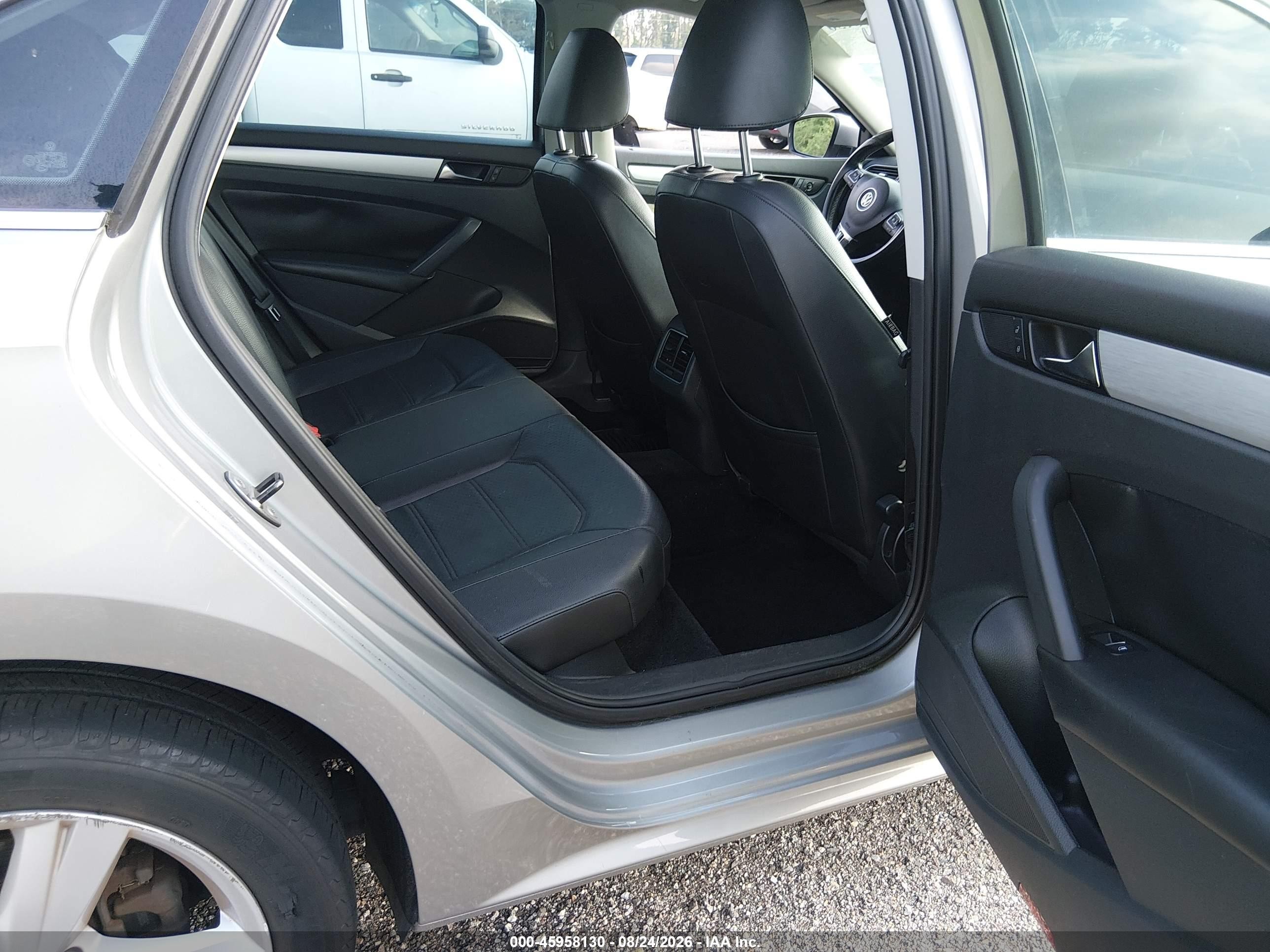 2013 Volkswagen Passat 2.5l Se Silver vin: 1VWBP7A34DC135411
