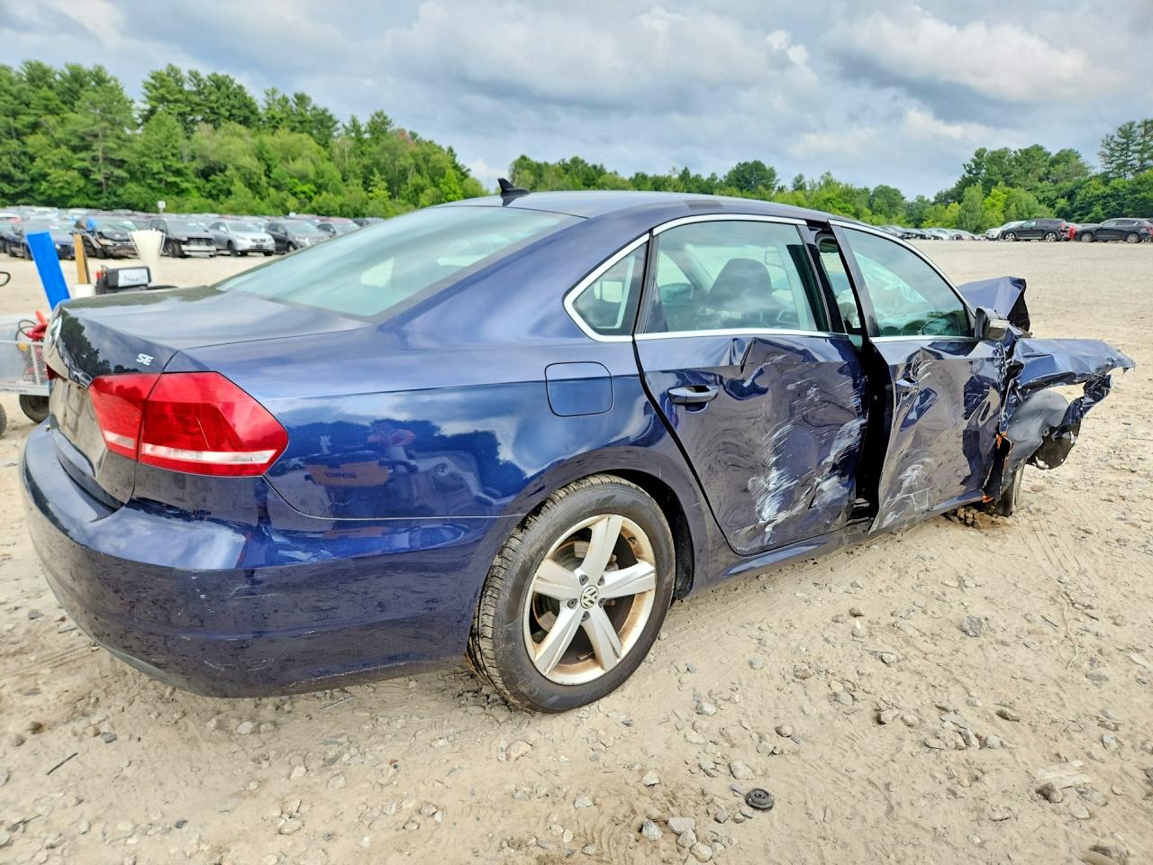 2012 Volkswagen Passat Se Blue vin: 1VWBP7A35CC087805