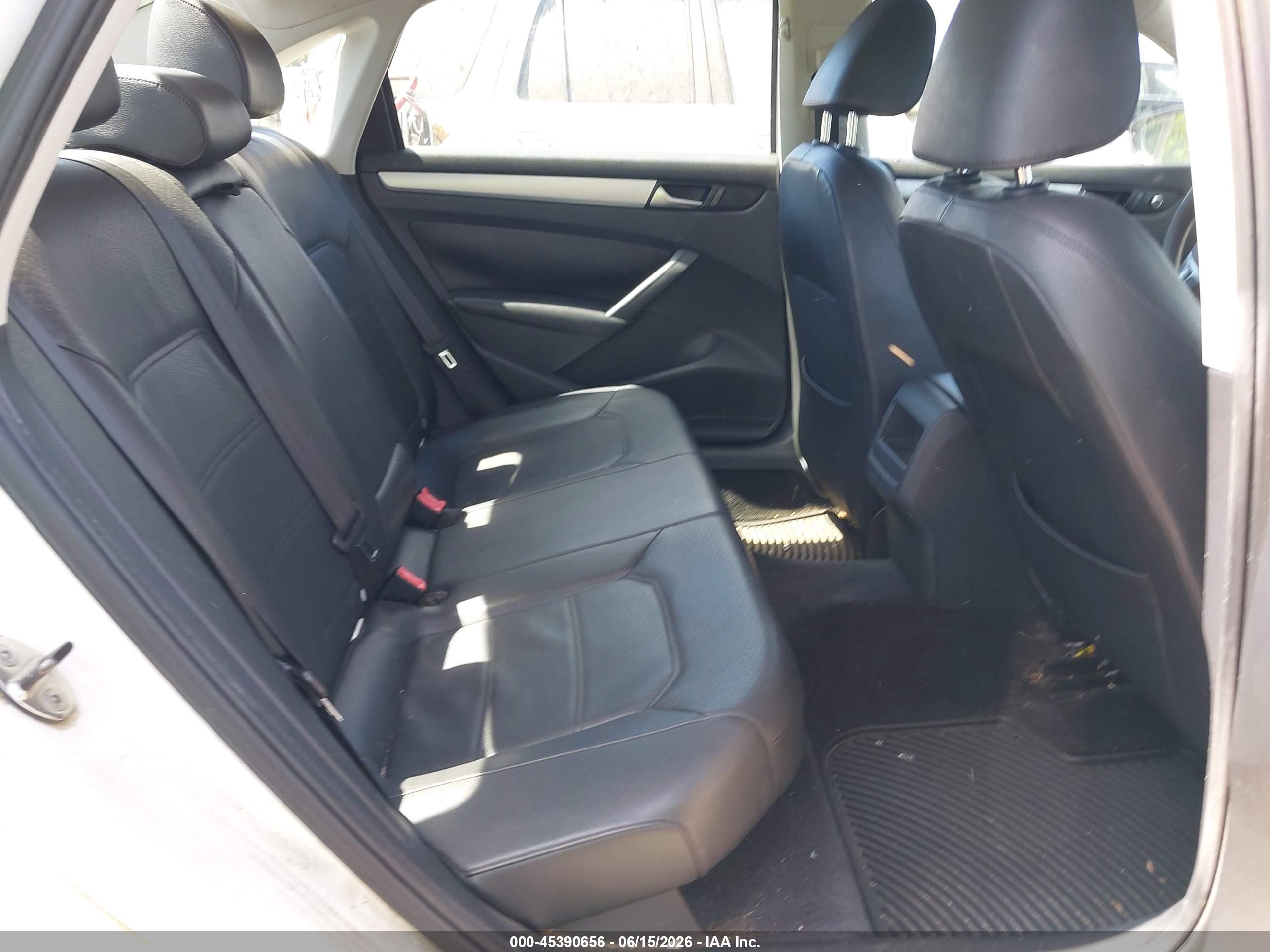 2012 Volkswagen Passat 2.5l Se White vin: 1VWBP7A35CC092955