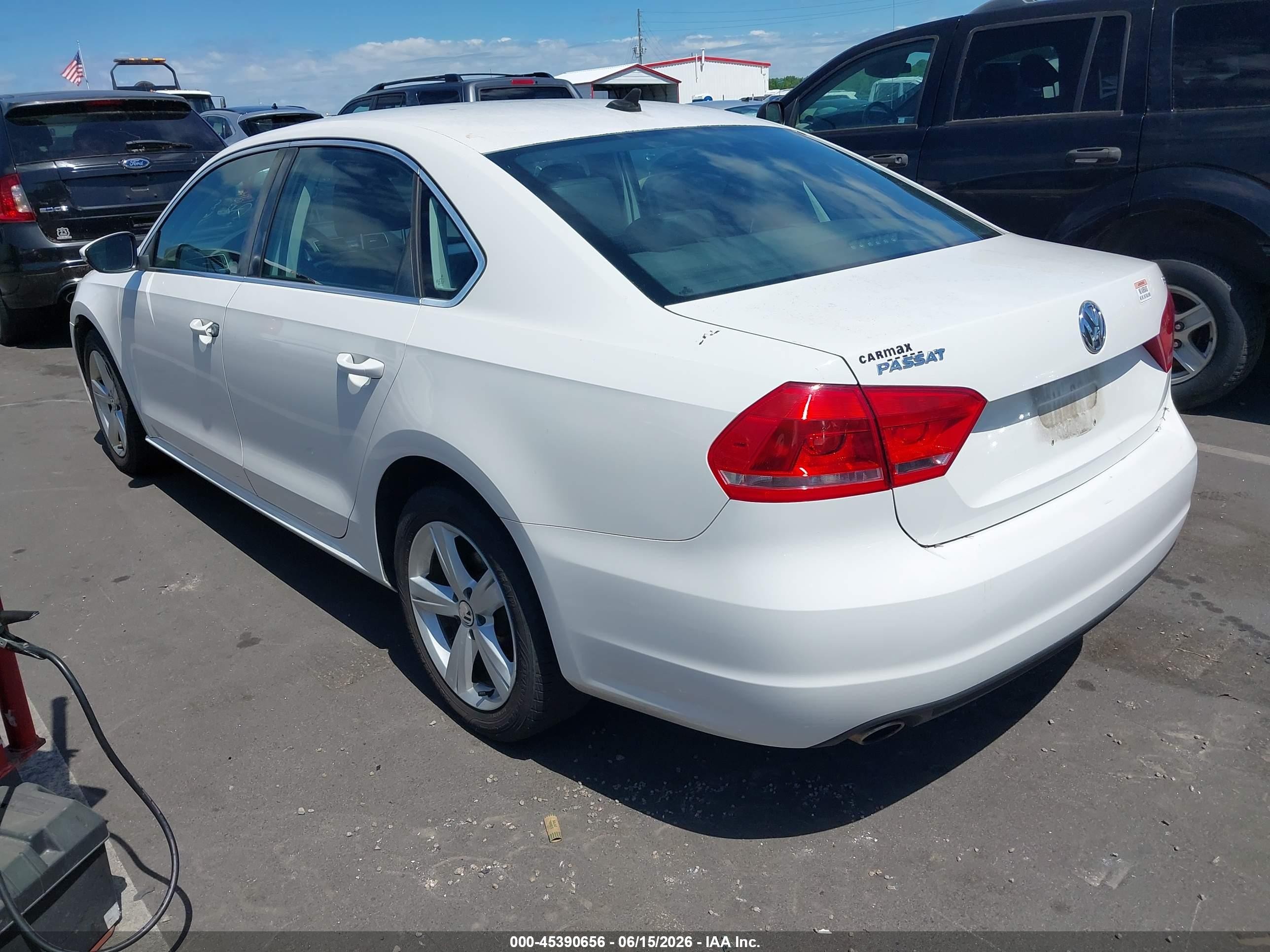 2012 Volkswagen Passat 2.5l Se White vin: 1VWBP7A35CC092955