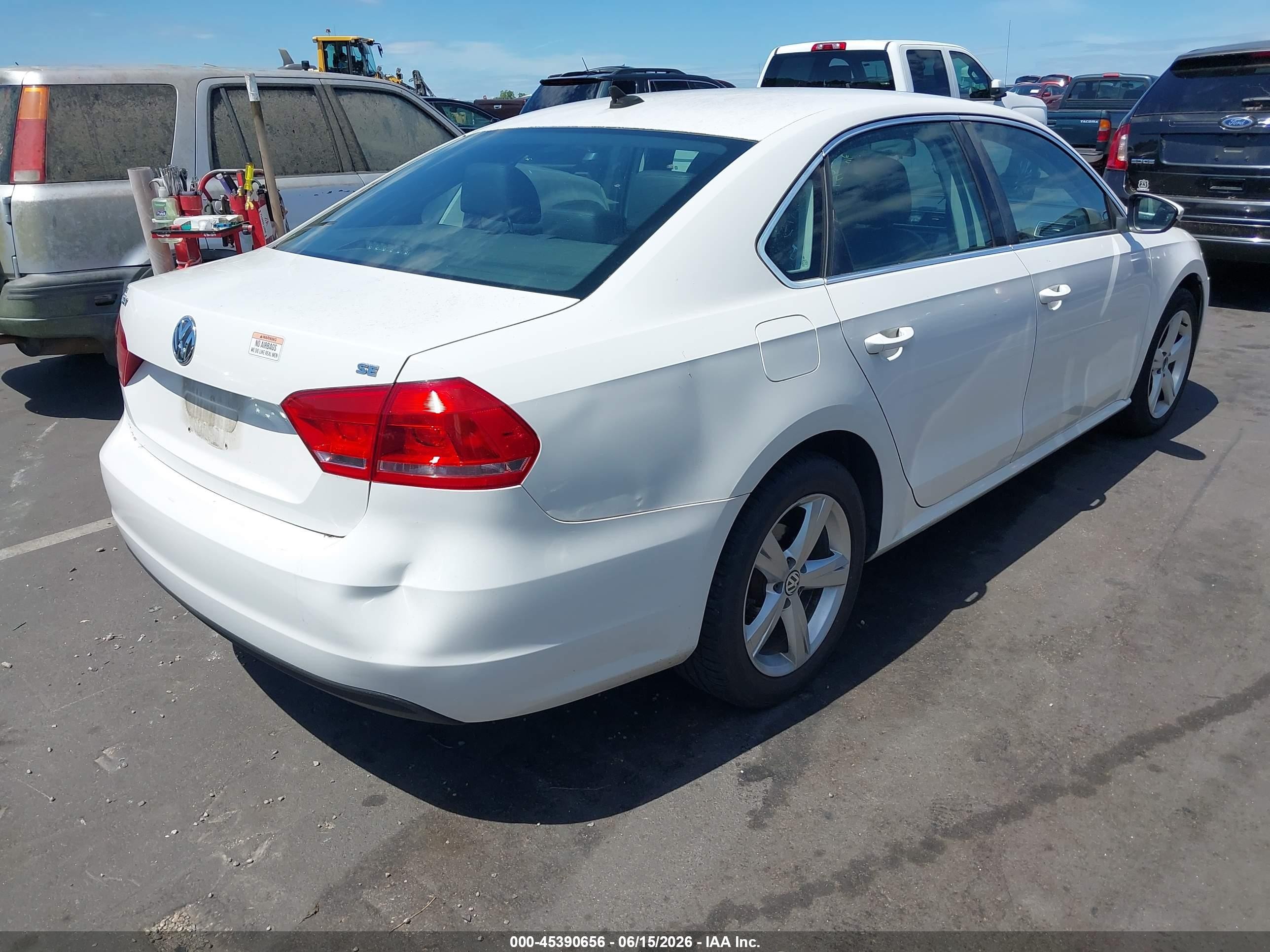 2012 Volkswagen Passat 2.5l Se White vin: 1VWBP7A35CC092955
