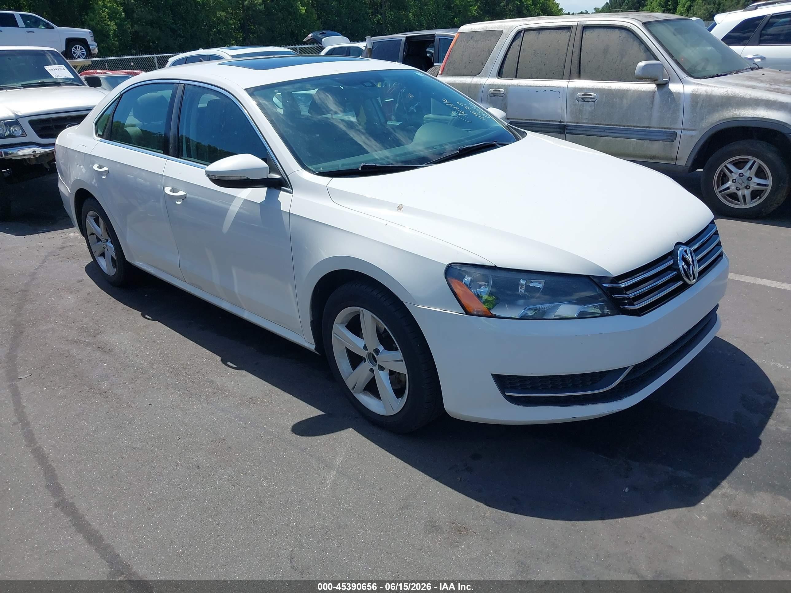2012 Volkswagen Passat 2.5l Se White vin: 1VWBP7A35CC092955