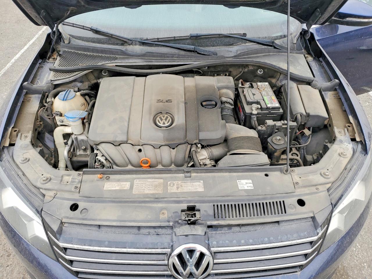 2012 Volkswagen Passat Se Blue vin: 1VWBP7A35CC098500