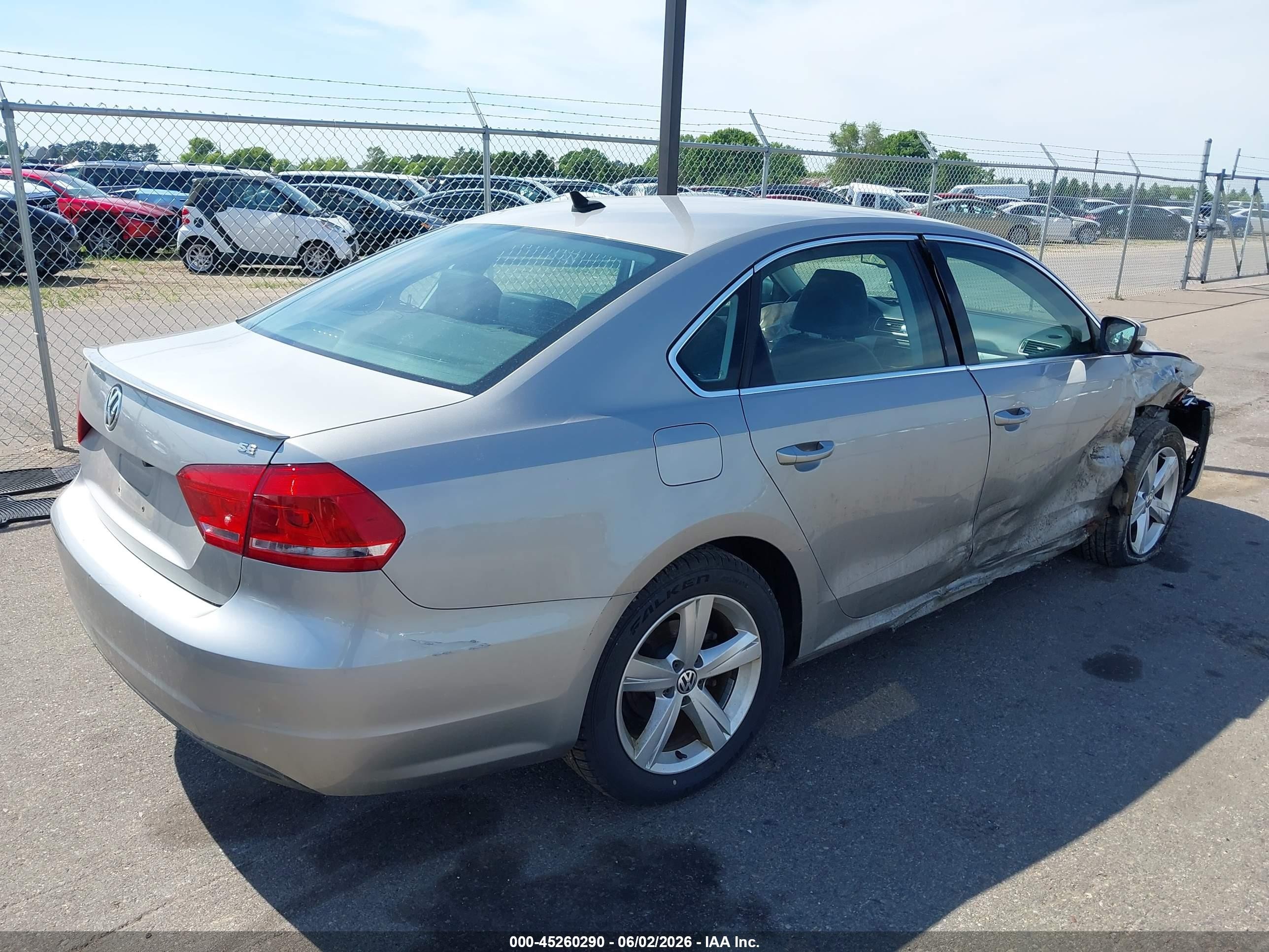 2012 Volkswagen Passat 2.5l Se Серебряный vin: 1VWBP7A35CC106143