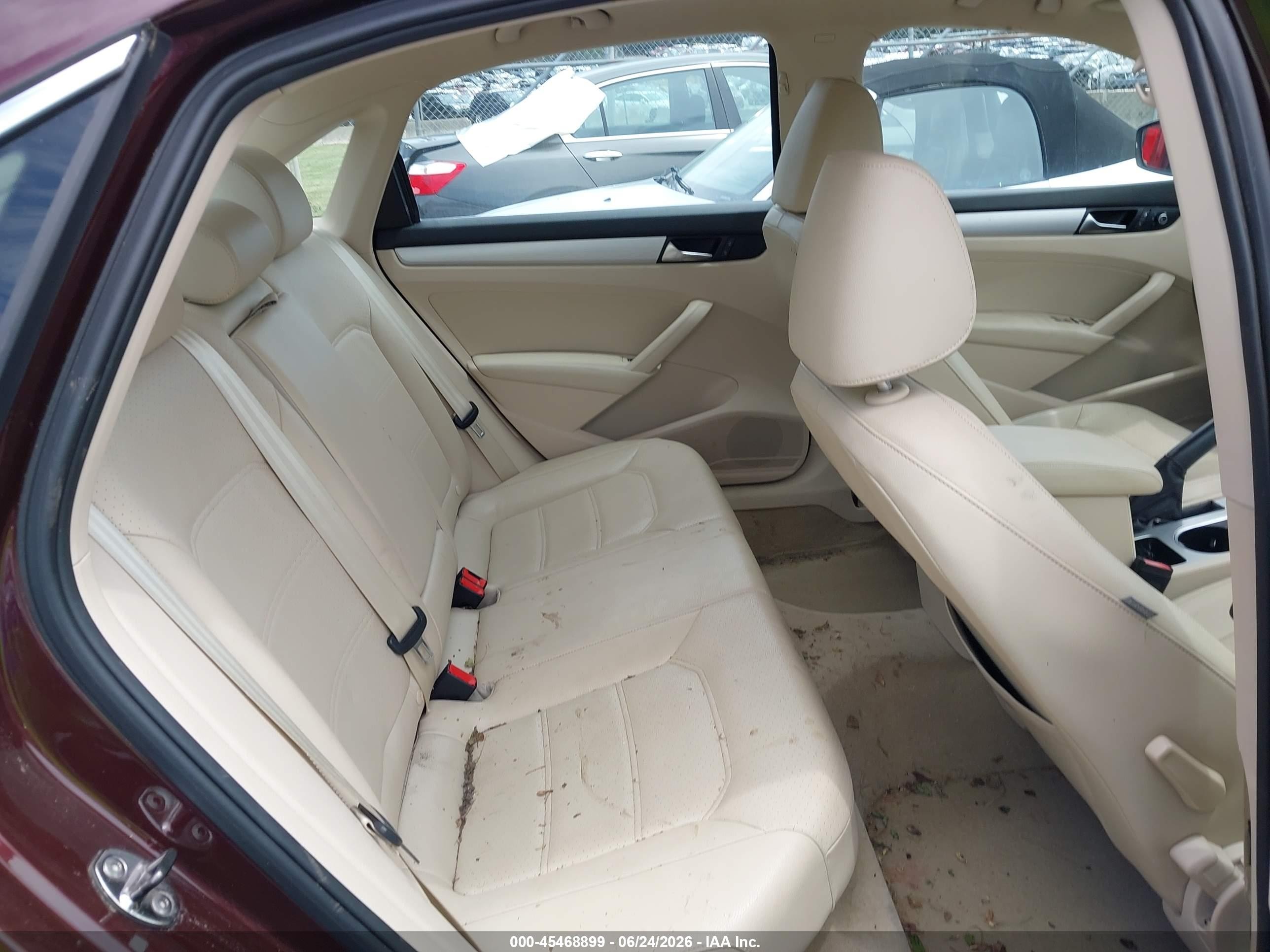 2013 Volkswagen Passat 2.5l Se Burgundy vin: 1VWBP7A35DC001409