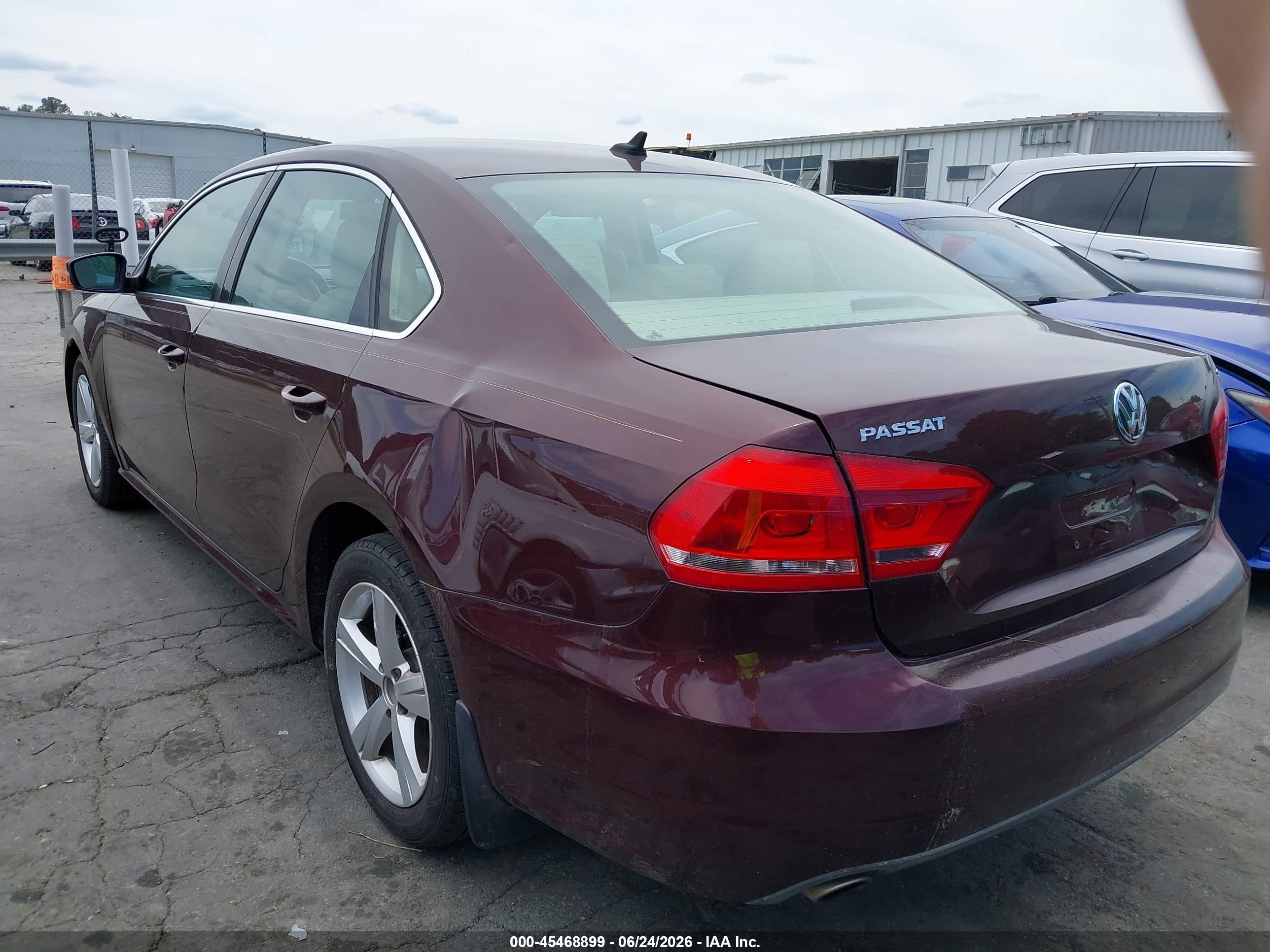 2013 Volkswagen Passat 2.5l Se Burgundy vin: 1VWBP7A35DC001409