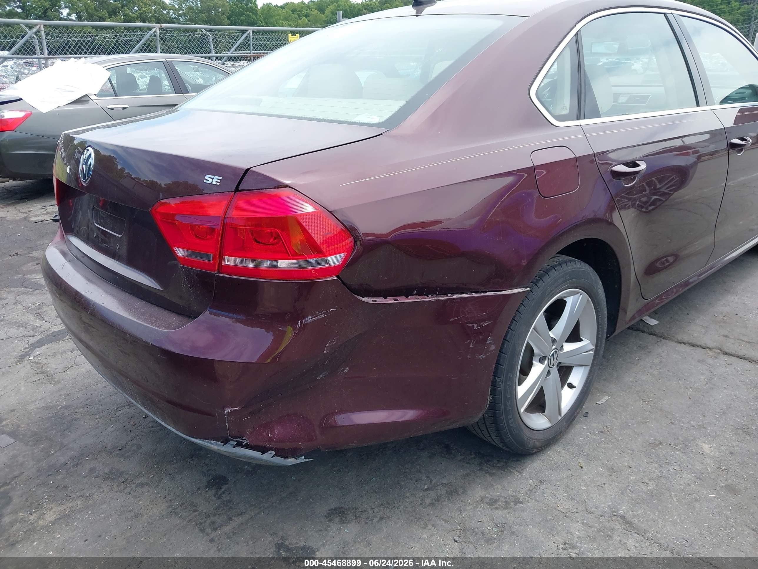 2013 Volkswagen Passat 2.5l Se Burgundy vin: 1VWBP7A35DC001409