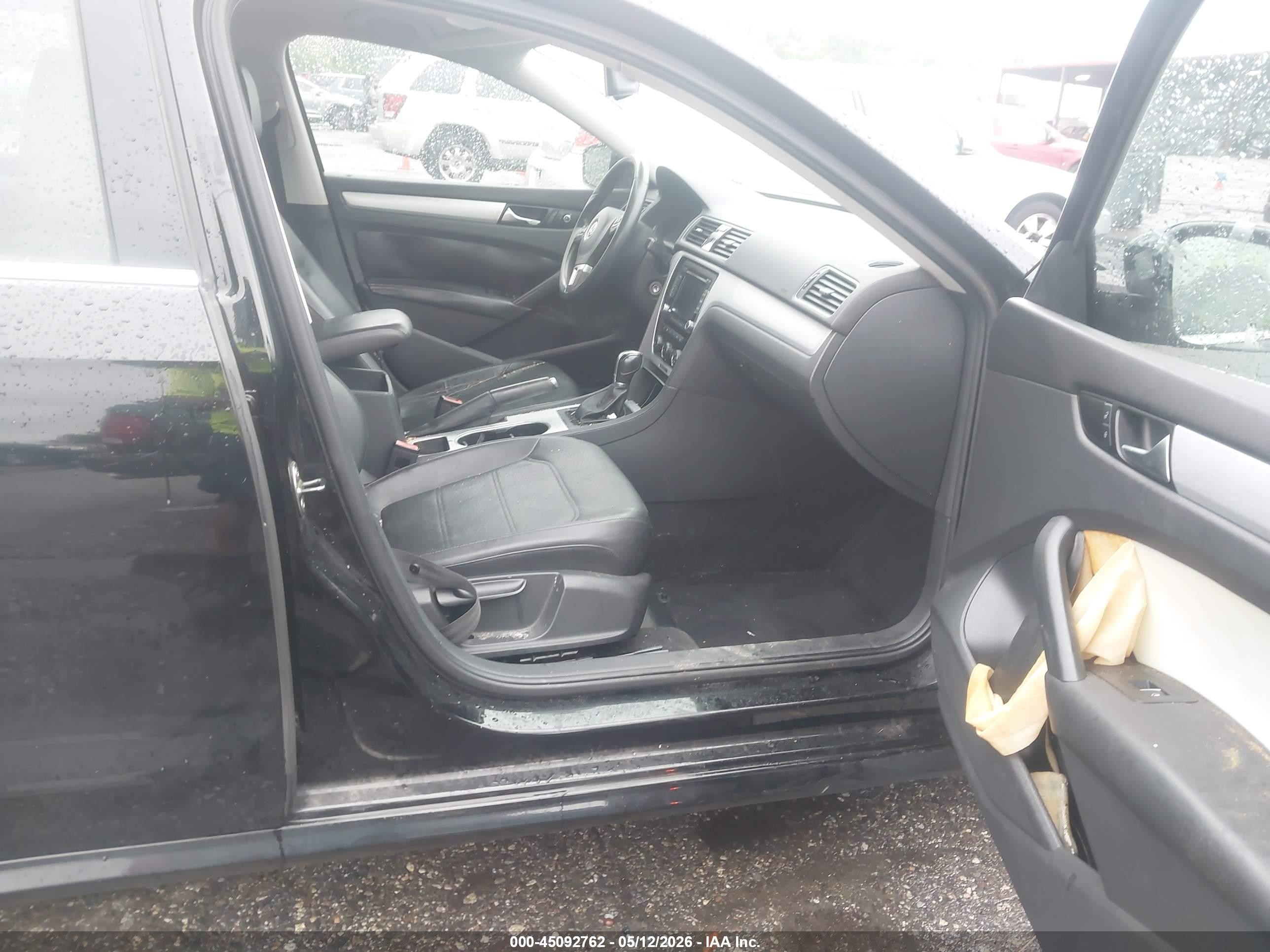 2013 Volkswagen Passat 2.5l Se Black vin: 1VWBP7A35DC003502