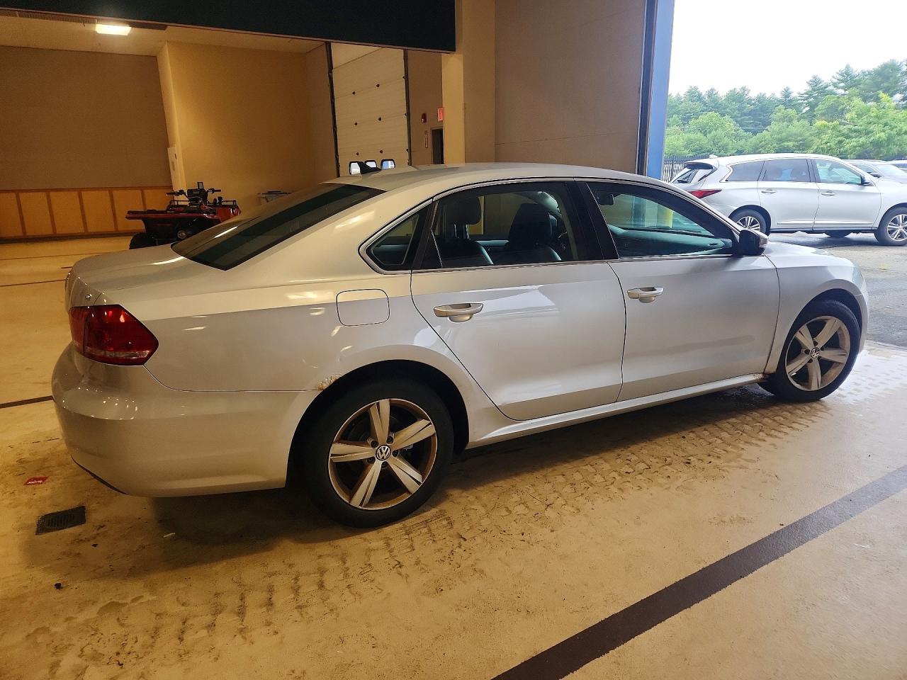 2013 Volkswagen Passat Se Silver vin: 1VWBP7A35DC015794