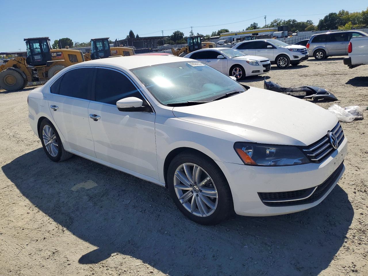 2013 Volkswagen Passat Se White vin: 1VWBP7A35DC017528