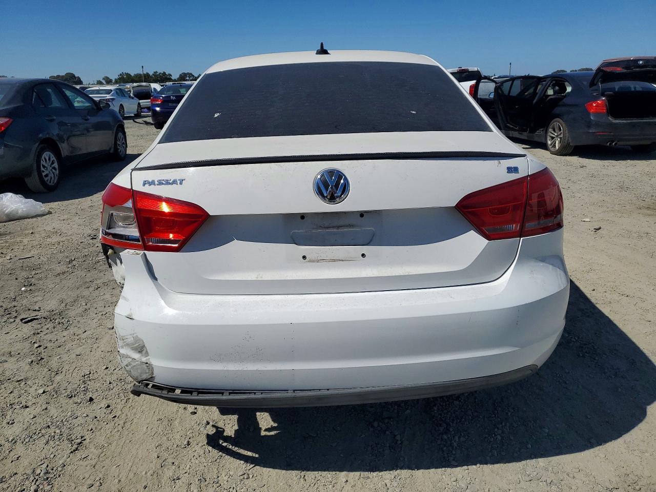 2013 Volkswagen Passat Se White vin: 1VWBP7A35DC017528