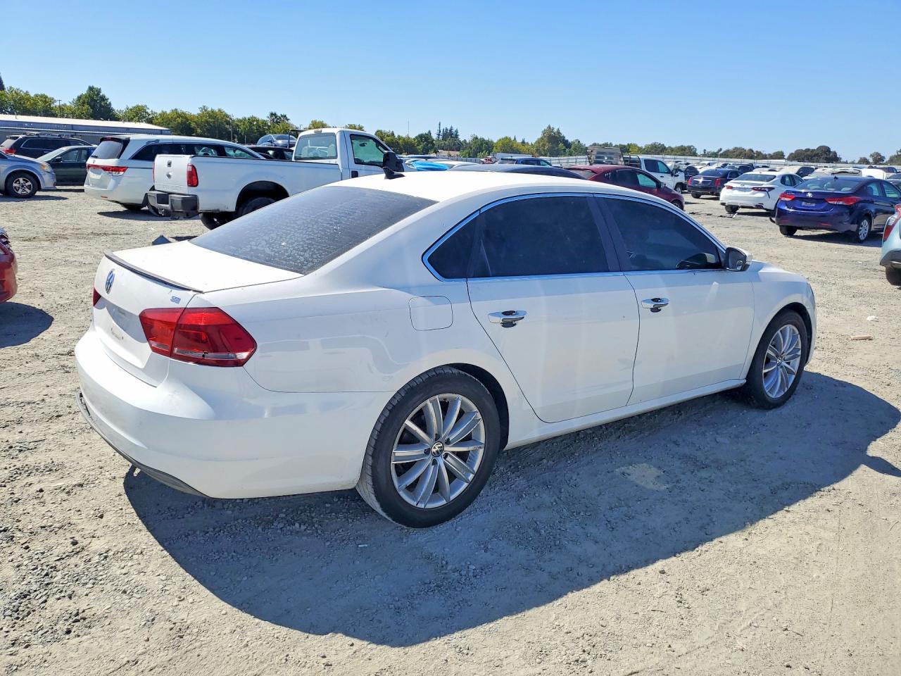 2013 Volkswagen Passat Se White vin: 1VWBP7A35DC017528