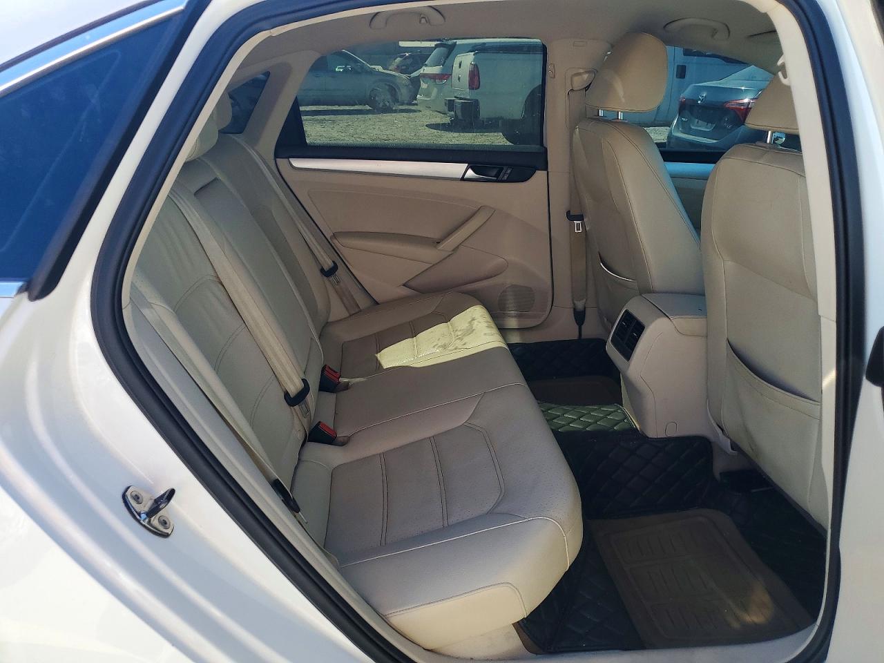 2013 Volkswagen Passat Se White vin: 1VWBP7A35DC017528