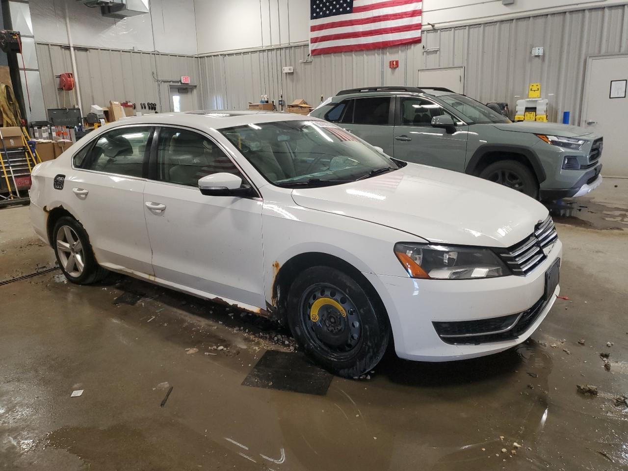 2013 Volkswagen Passat Se White vin: 1VWBP7A35DC033227