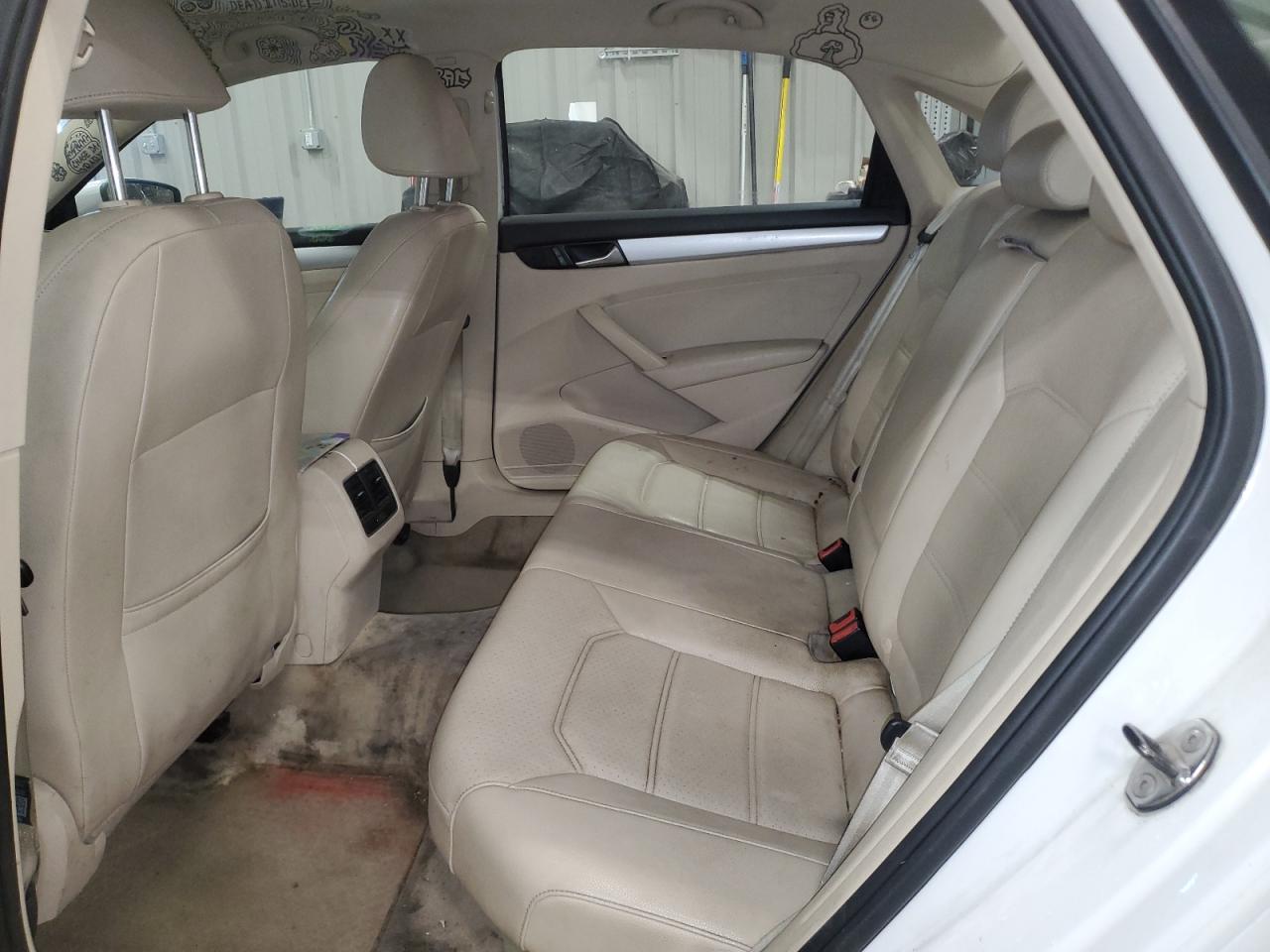 2013 Volkswagen Passat Se White vin: 1VWBP7A35DC033227