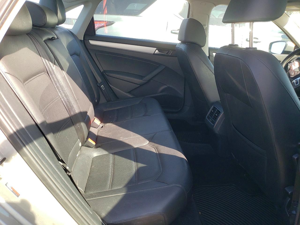 2013 Volkswagen Passat Se Silver vin: 1VWBP7A35DC049685