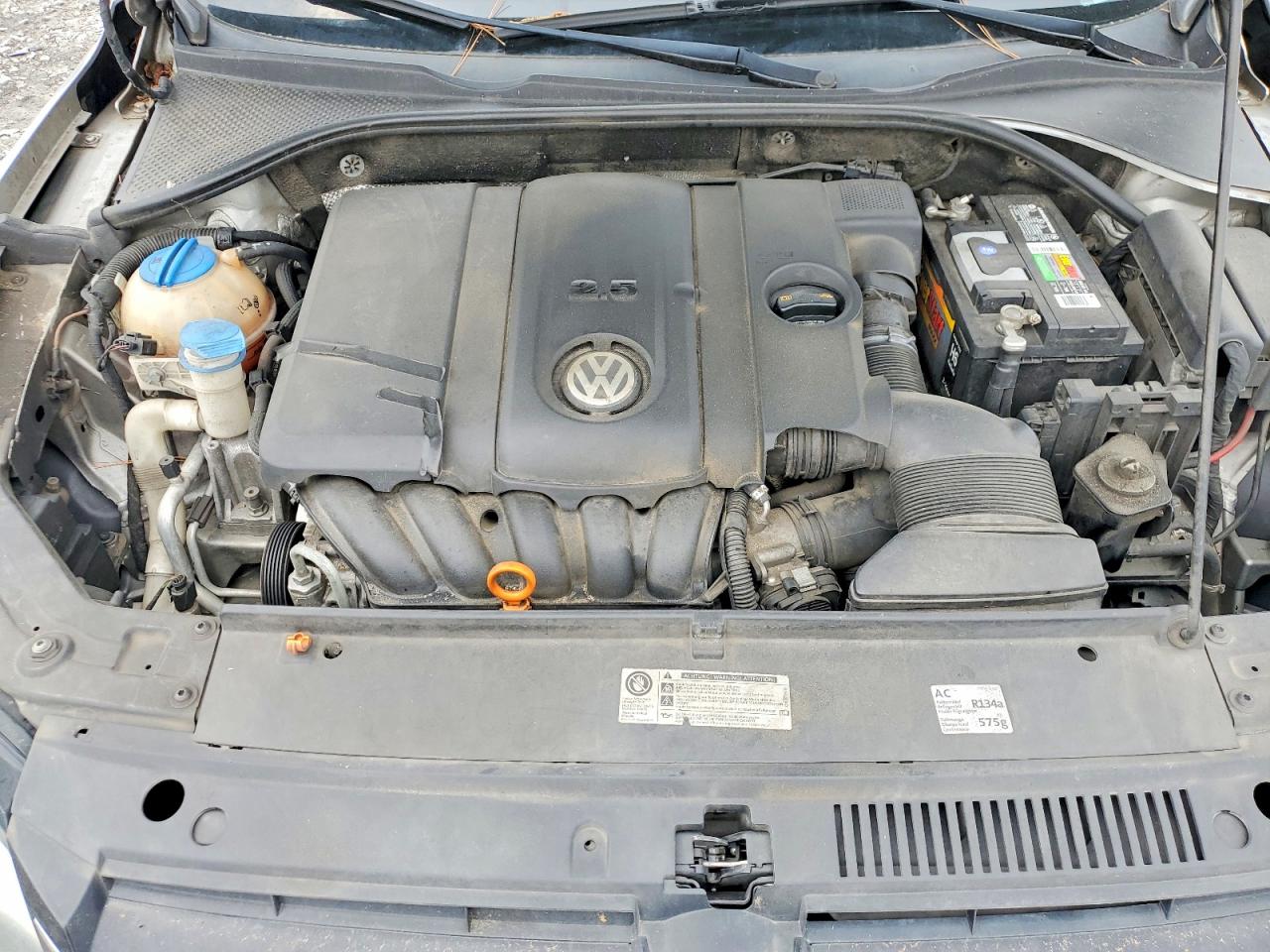 2013 Volkswagen Passat Se Cream vin: 1VWBP7A35DC071816