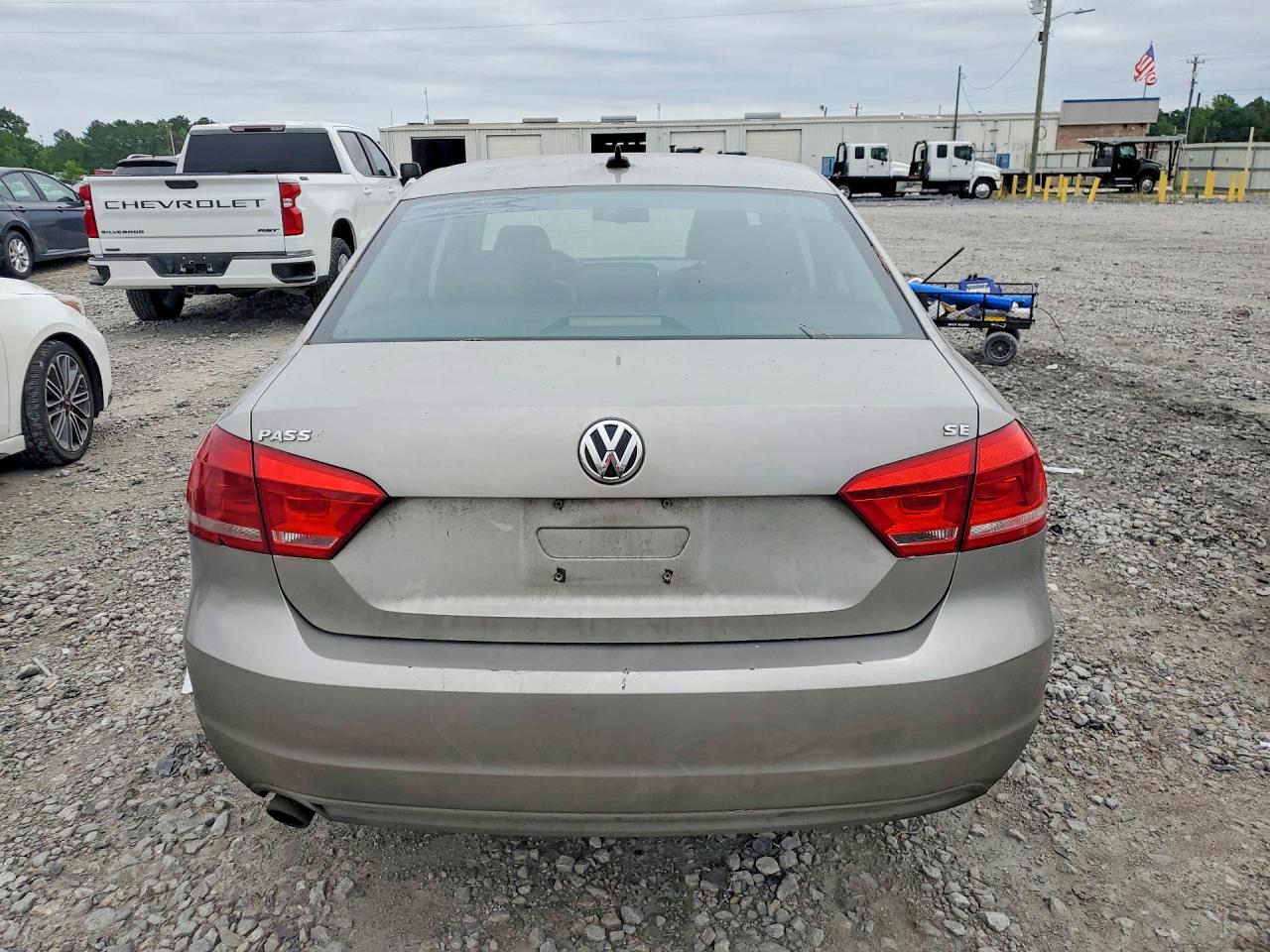 2013 Volkswagen Passat Se Cream vin: 1VWBP7A35DC071816