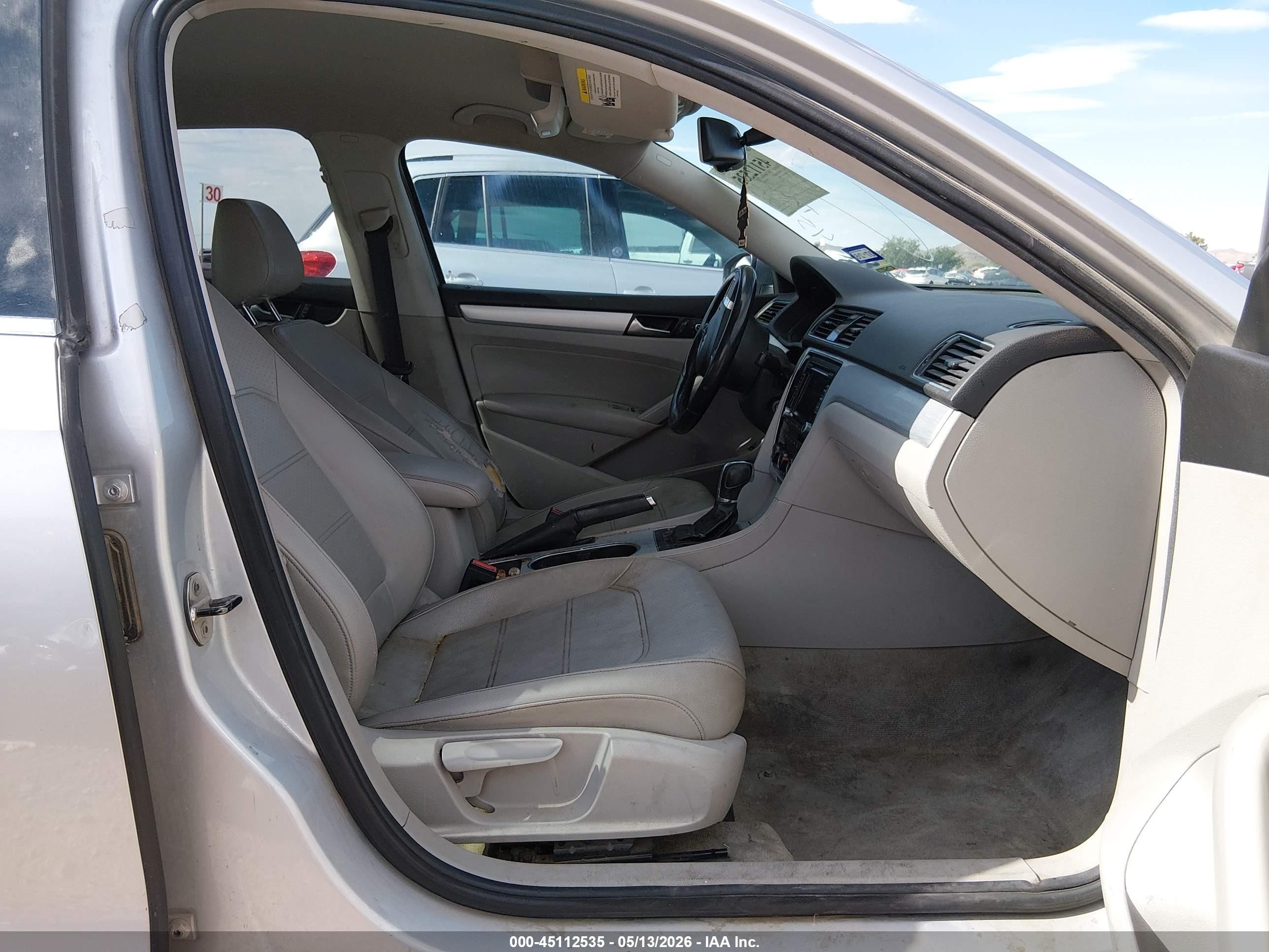 2013 Volkswagen Passat 2.5l Se Silver vin: 1VWBP7A35DC122800