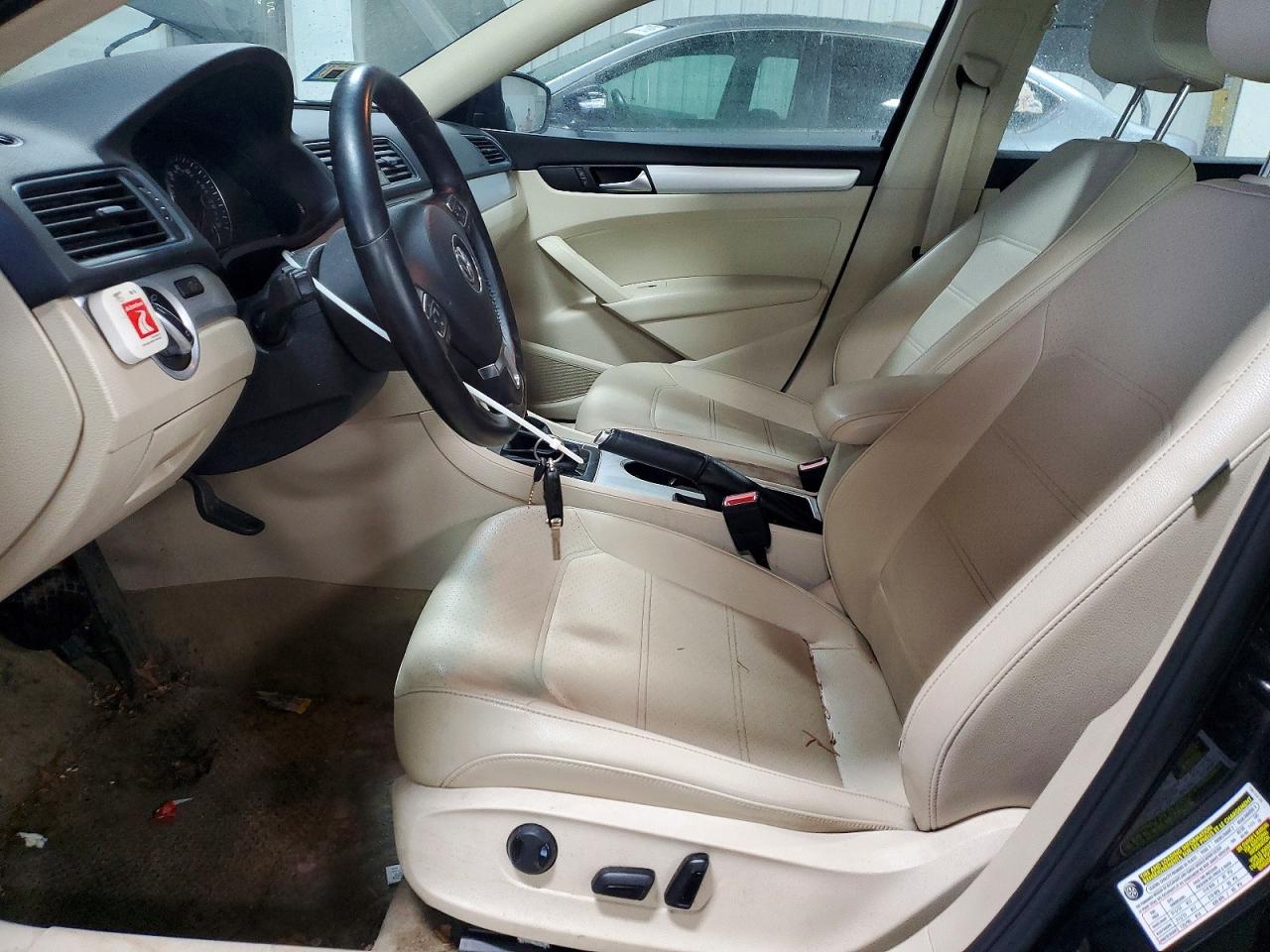 2013 Volkswagen Passat Se Черный vin: 1VWBP7A35DC123381