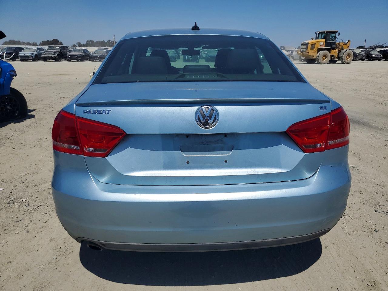 2013 Volkswagen Passat Se Blue vin: 1VWBP7A35DC136177