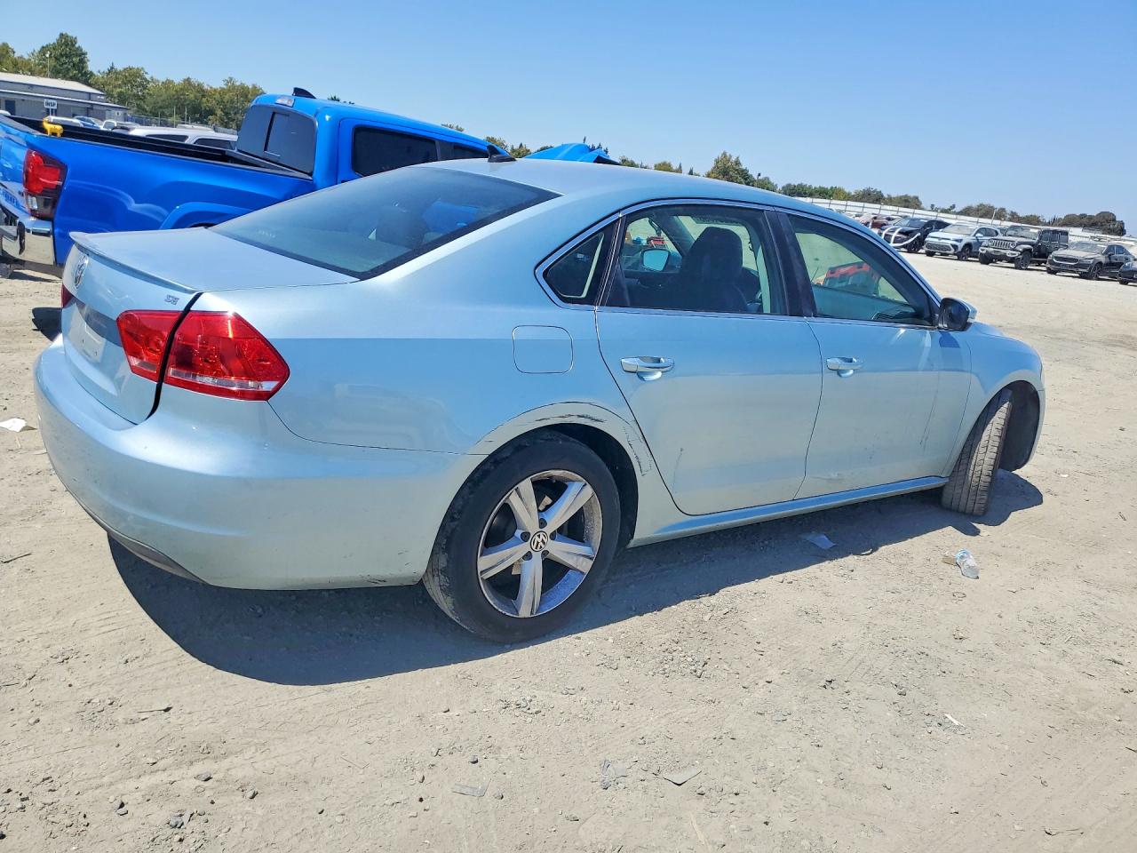2013 Volkswagen Passat Se Blue vin: 1VWBP7A35DC136177