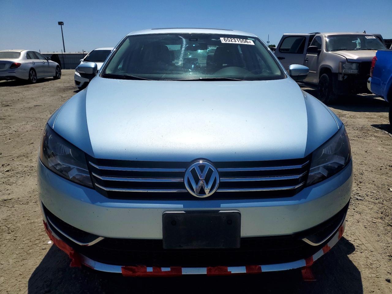 2013 Volkswagen Passat Se Blue vin: 1VWBP7A35DC136177